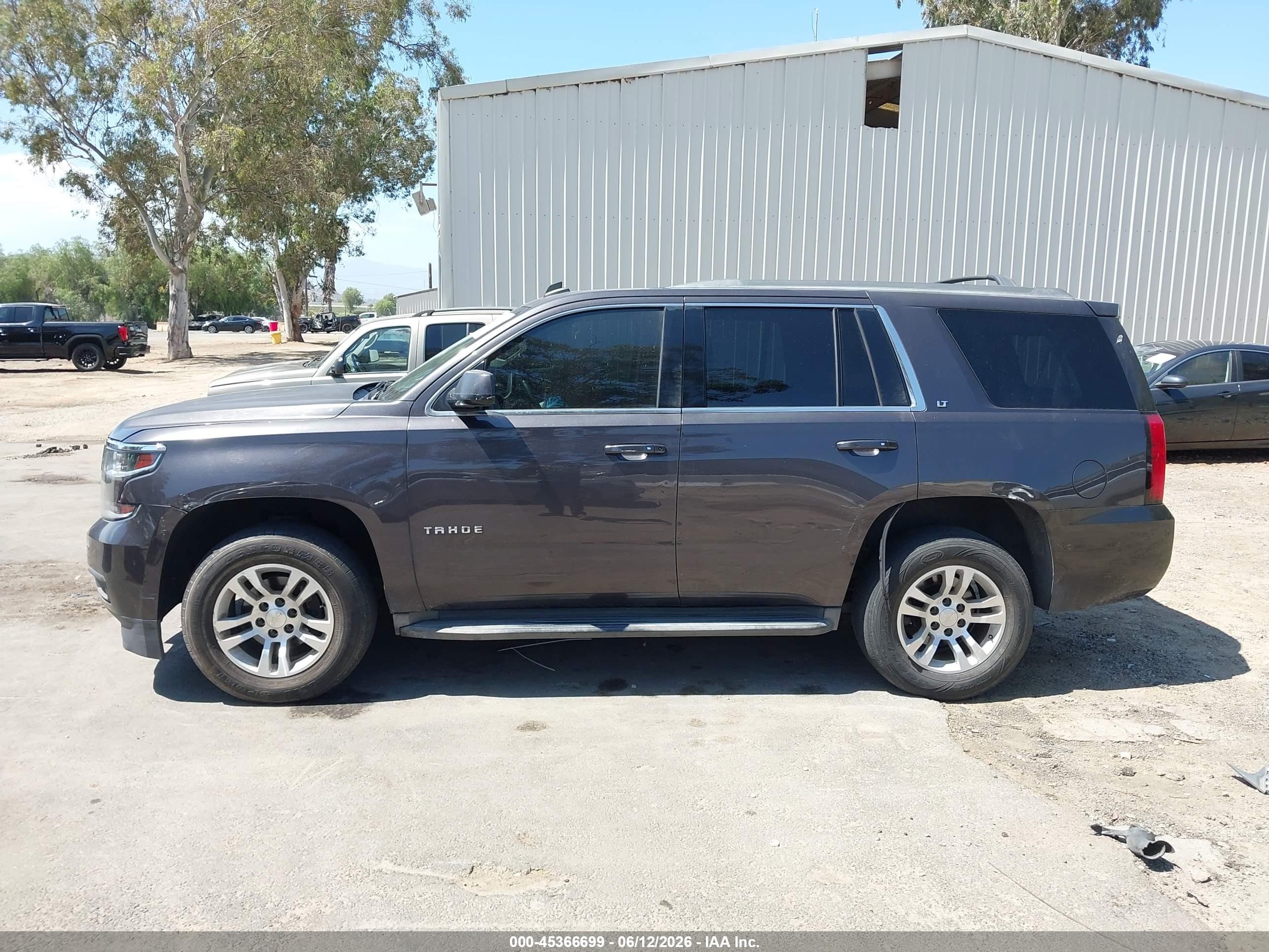2015 Chevrolet Tahoe Lt Серый vin: 1GNSKBKC1FR103963