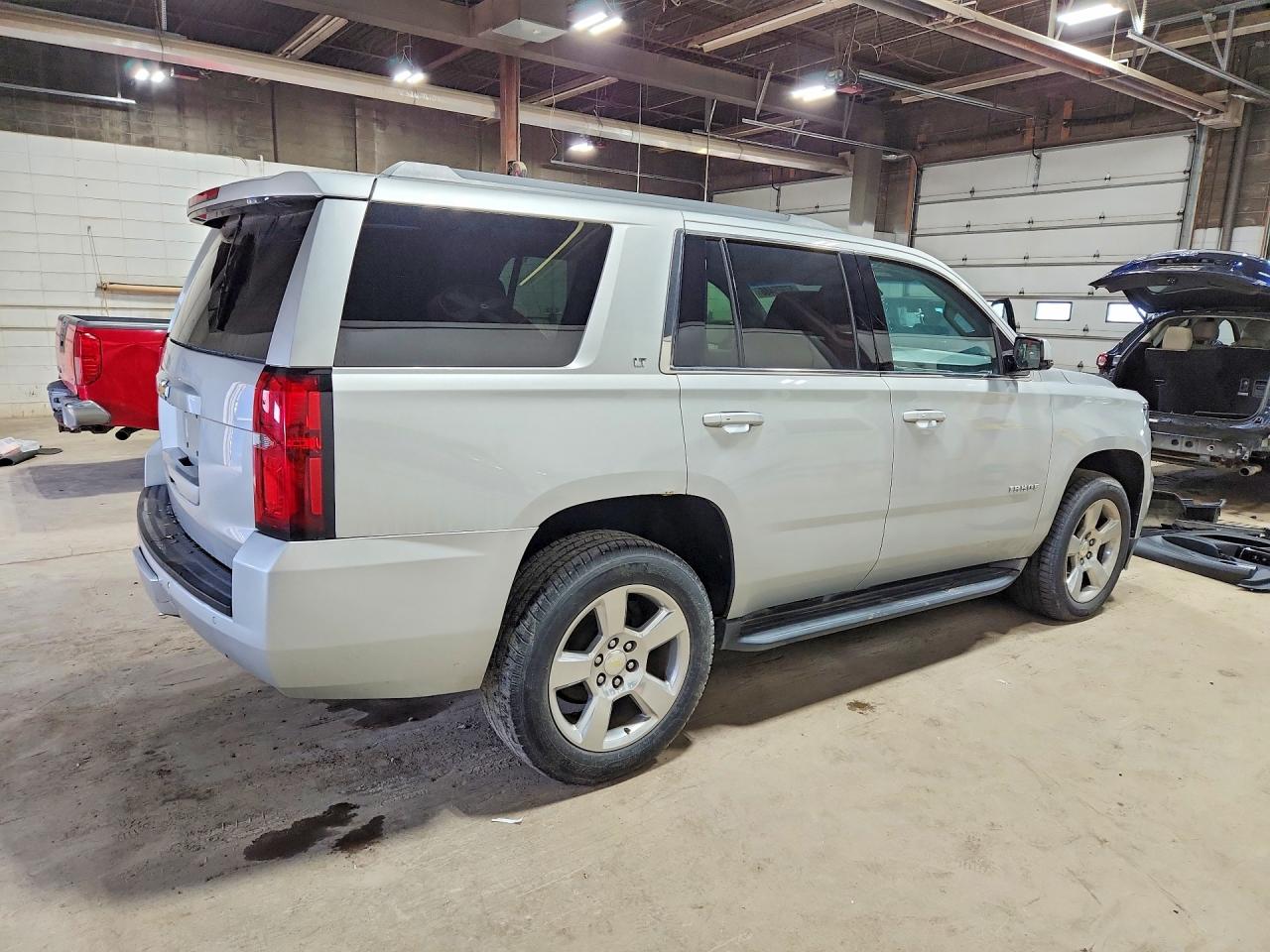 2015 Chevrolet Tahoe K1500 Lt Серебряный vin: 1GNSKBKC1FR118379