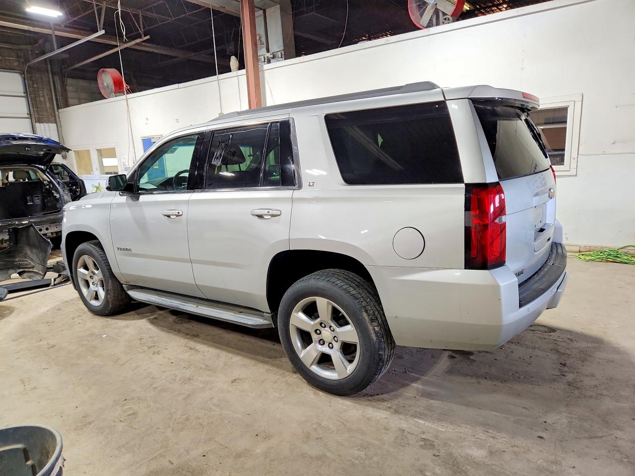 2015 Chevrolet Tahoe K1500 Lt Серебряный vin: 1GNSKBKC1FR118379