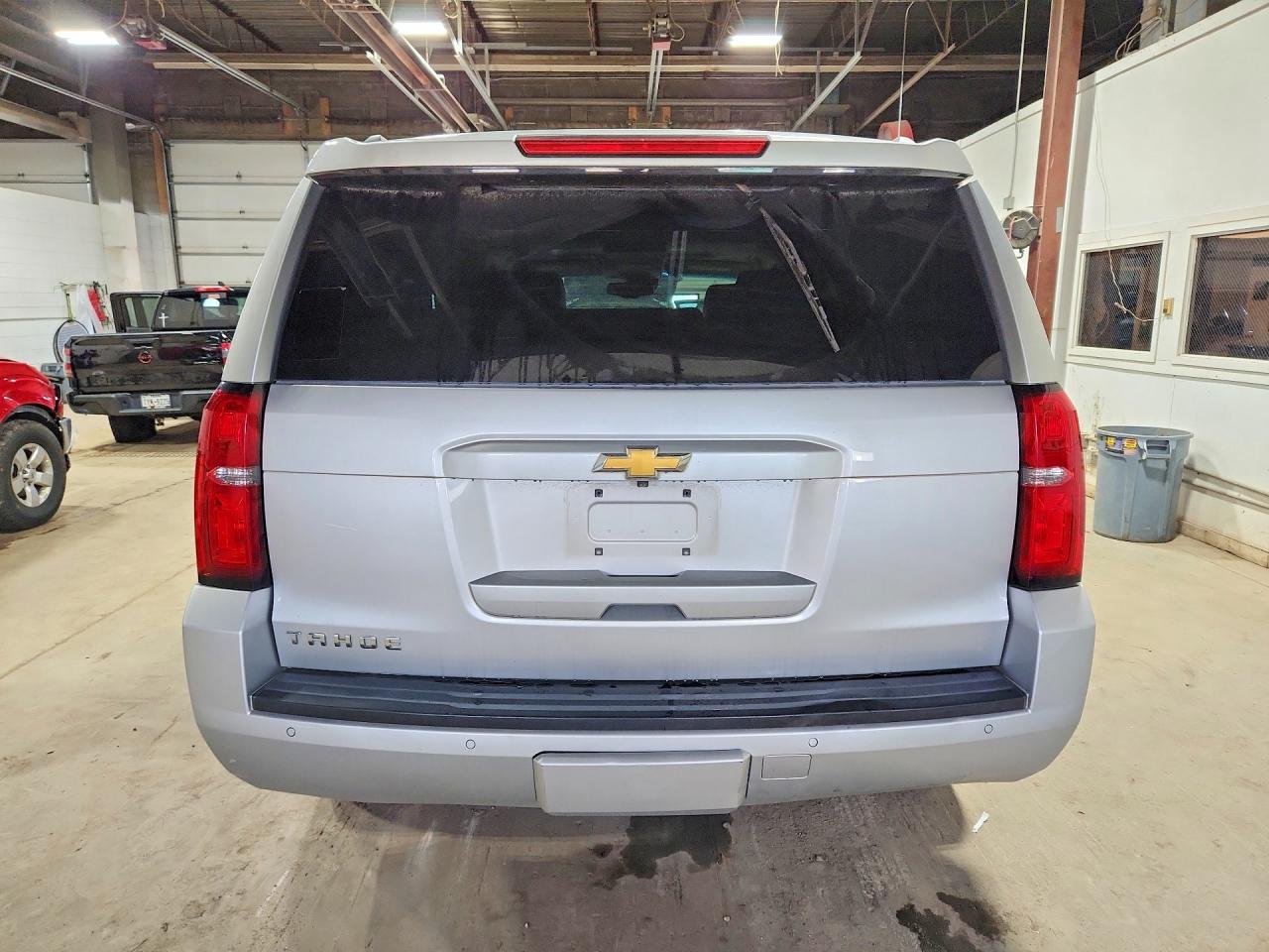 2015 Chevrolet Tahoe K1500 Lt Серебряный vin: 1GNSKBKC1FR118379