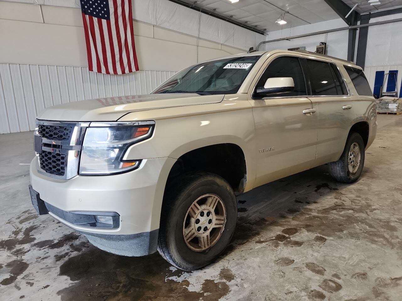 2015 Chevrolet Tahoe K1500 Lt Gold vin: 1GNSKBKC1FR174726 Damage: Left Rear Tire, Worn, Replacement Required