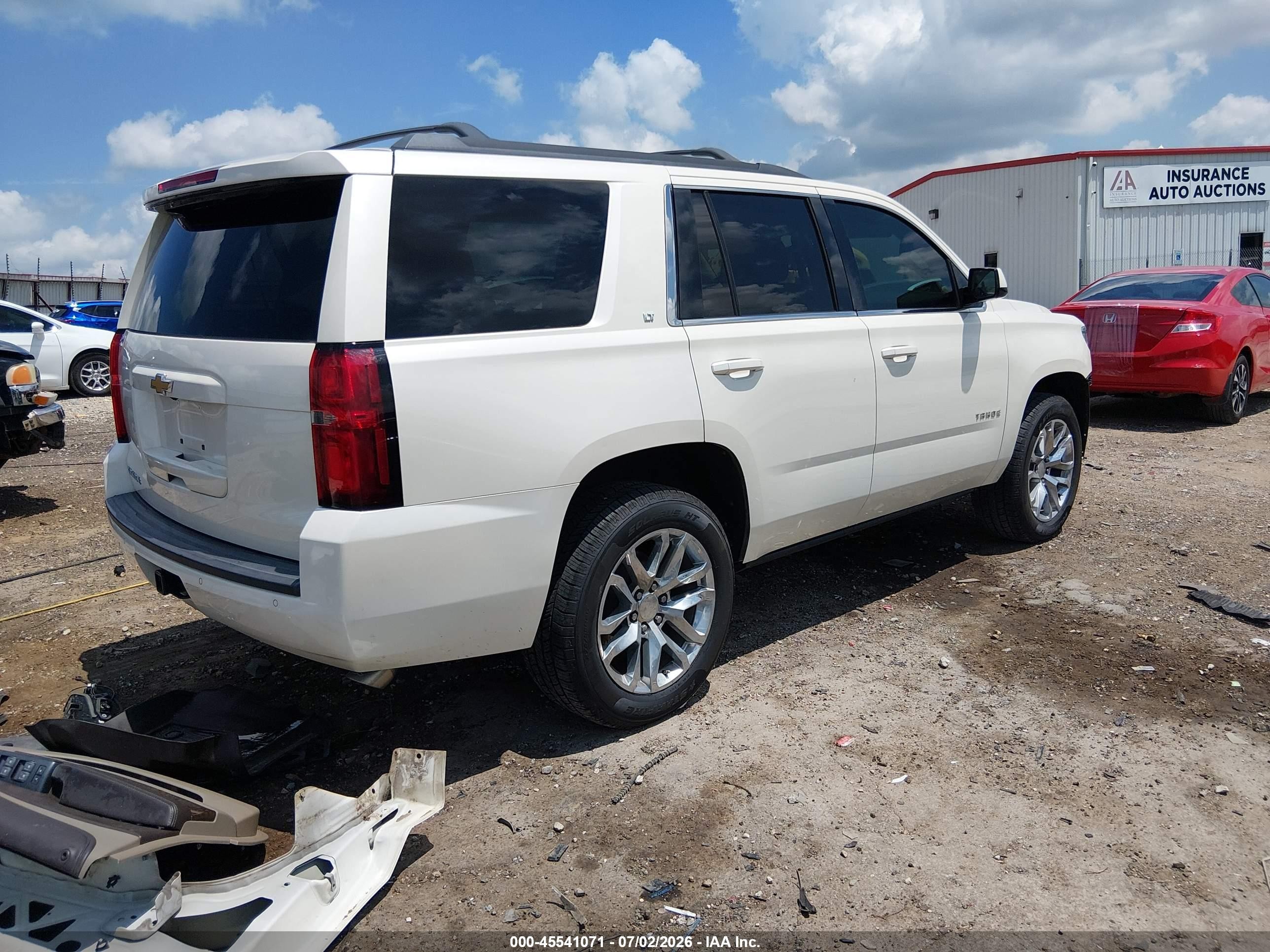 2015 Chevrolet Tahoe Lt White vin: 1GNSKBKC1FR502047