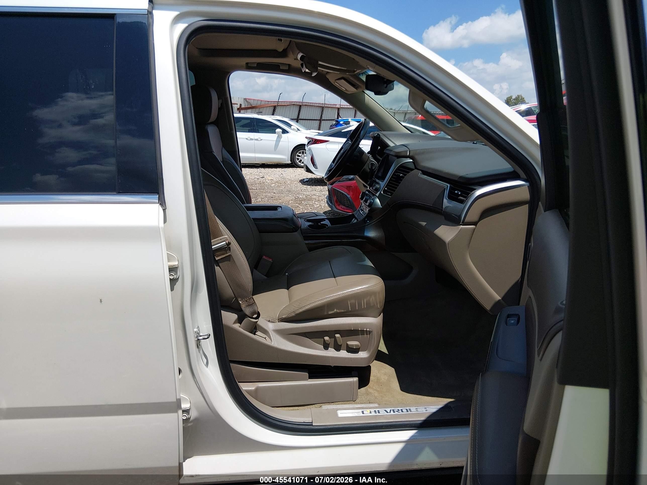 2015 Chevrolet Tahoe Lt White vin: 1GNSKBKC1FR502047