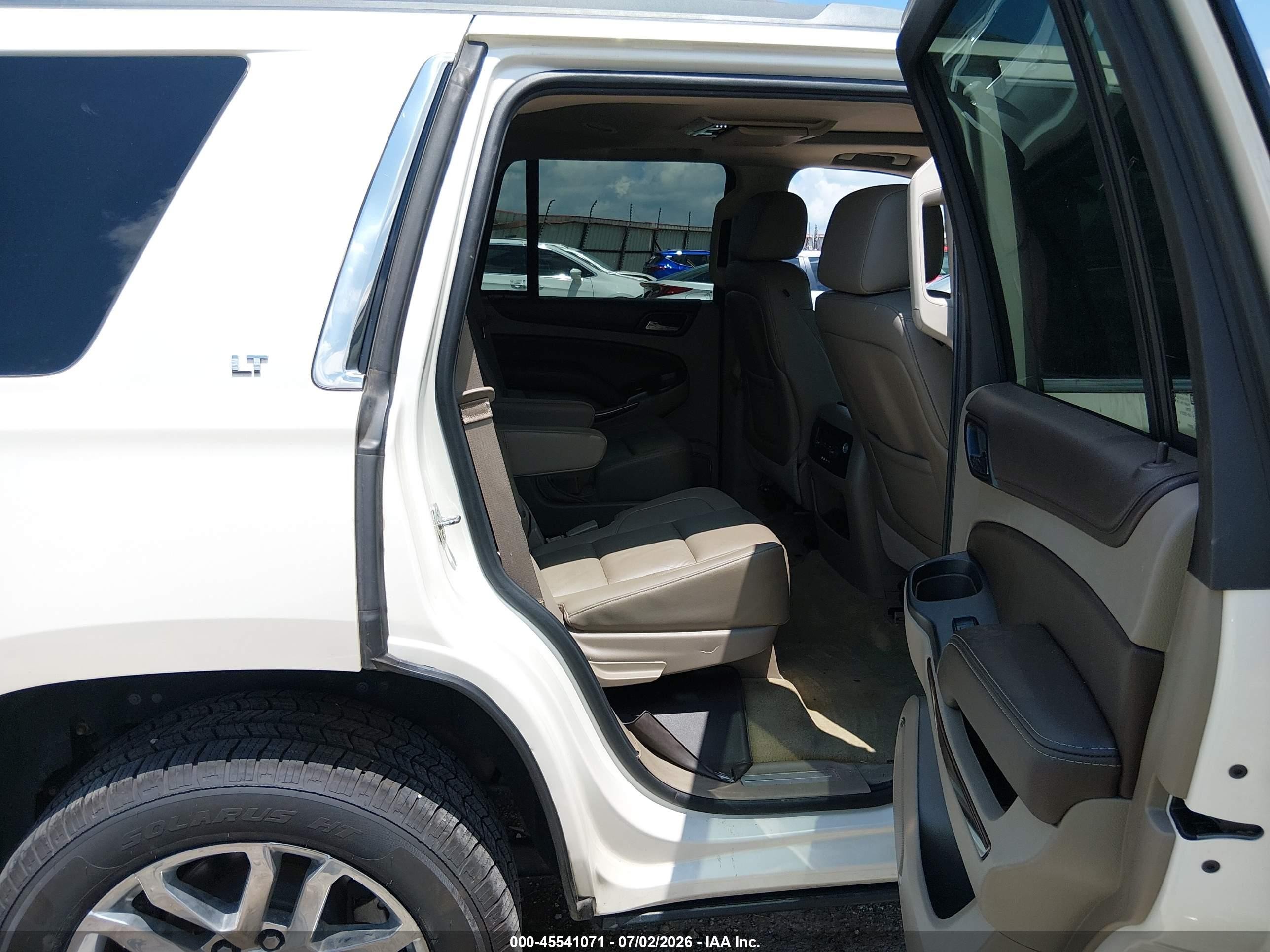 2015 Chevrolet Tahoe Lt White vin: 1GNSKBKC1FR502047