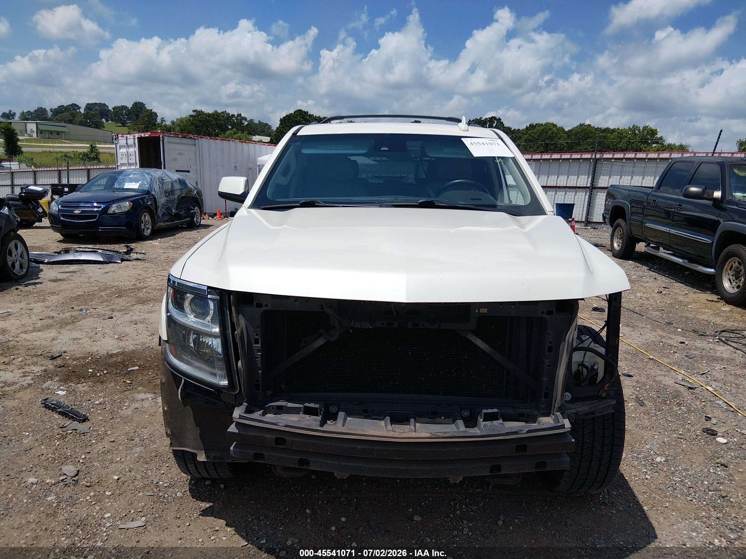 2015 Chevrolet Tahoe Lt White vin: 1GNSKBKC1FR502047