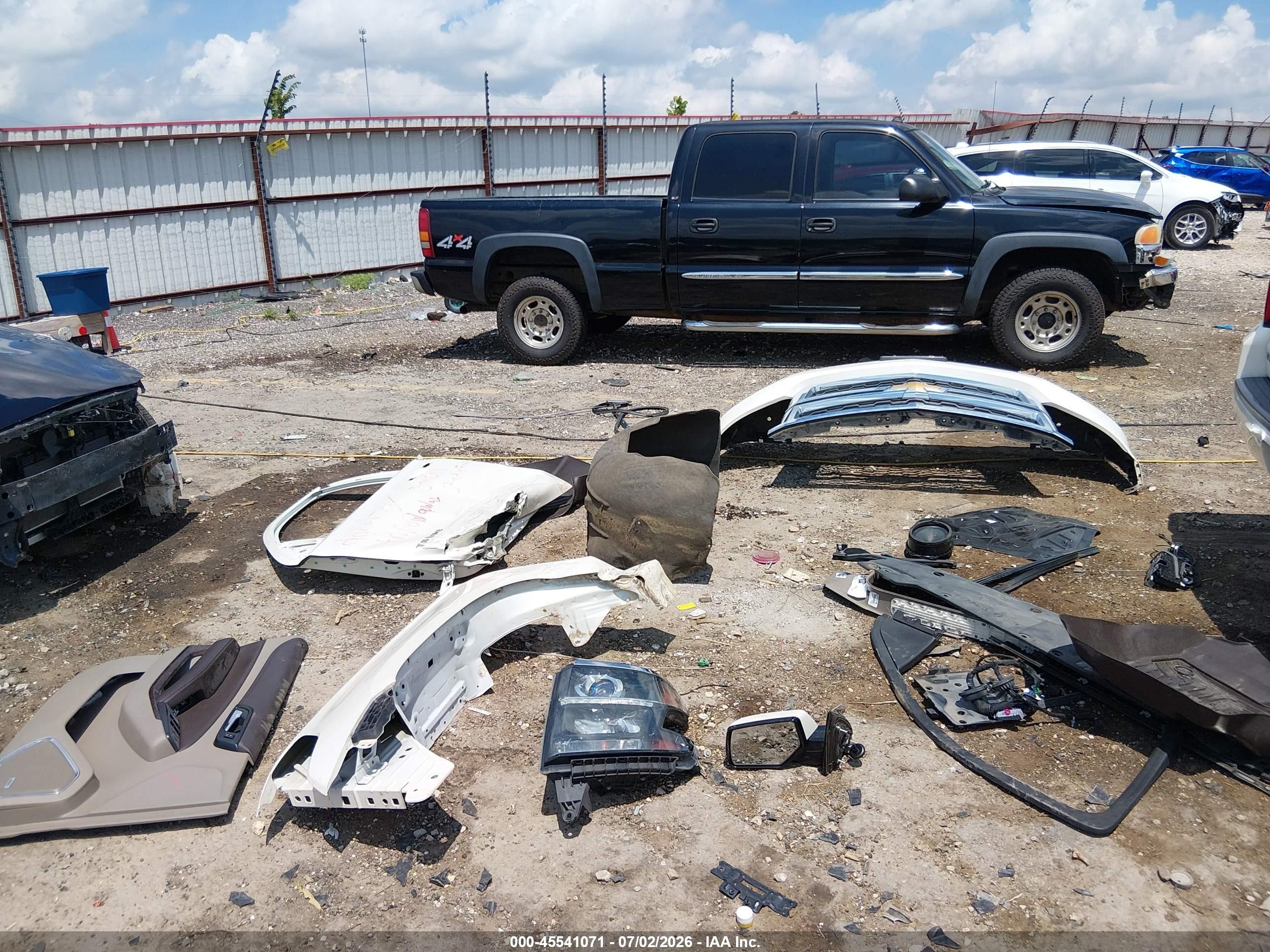 2015 Chevrolet Tahoe Lt White vin: 1GNSKBKC1FR502047