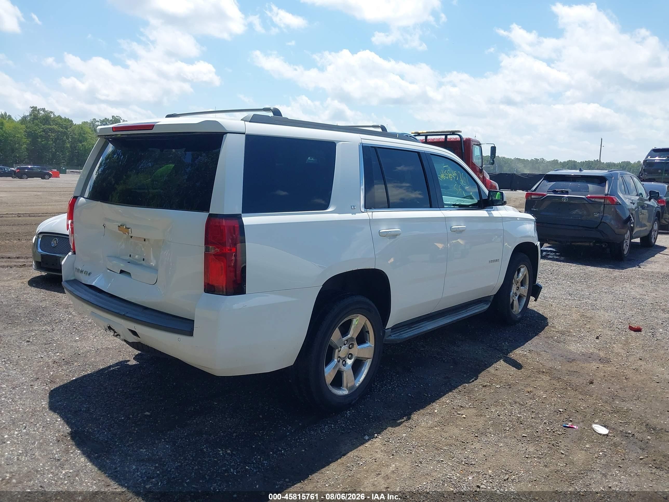 2015 Chevrolet Tahoe Lt White vin: 1GNSKBKC2FR109738