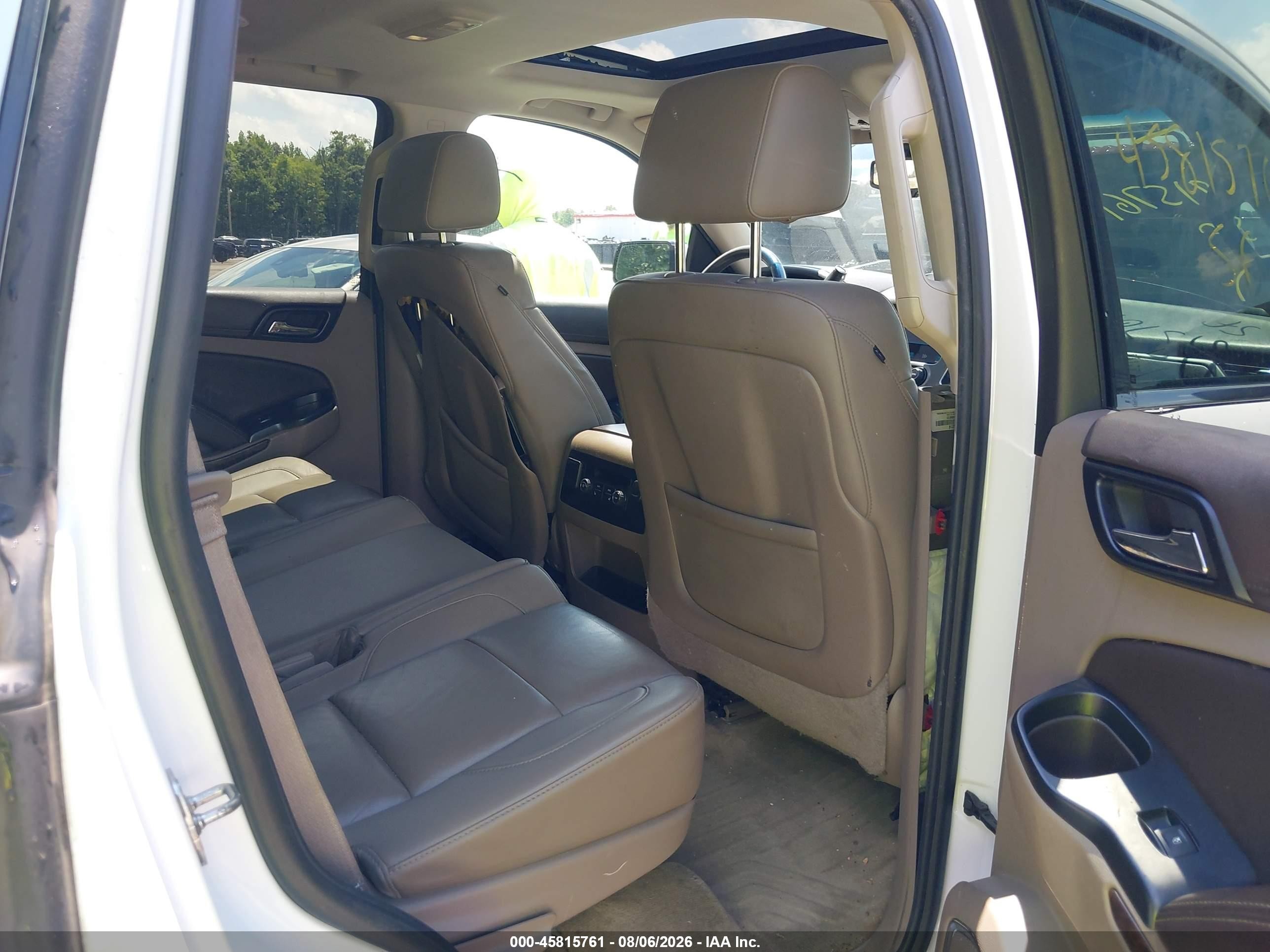 2015 Chevrolet Tahoe Lt White vin: 1GNSKBKC2FR109738