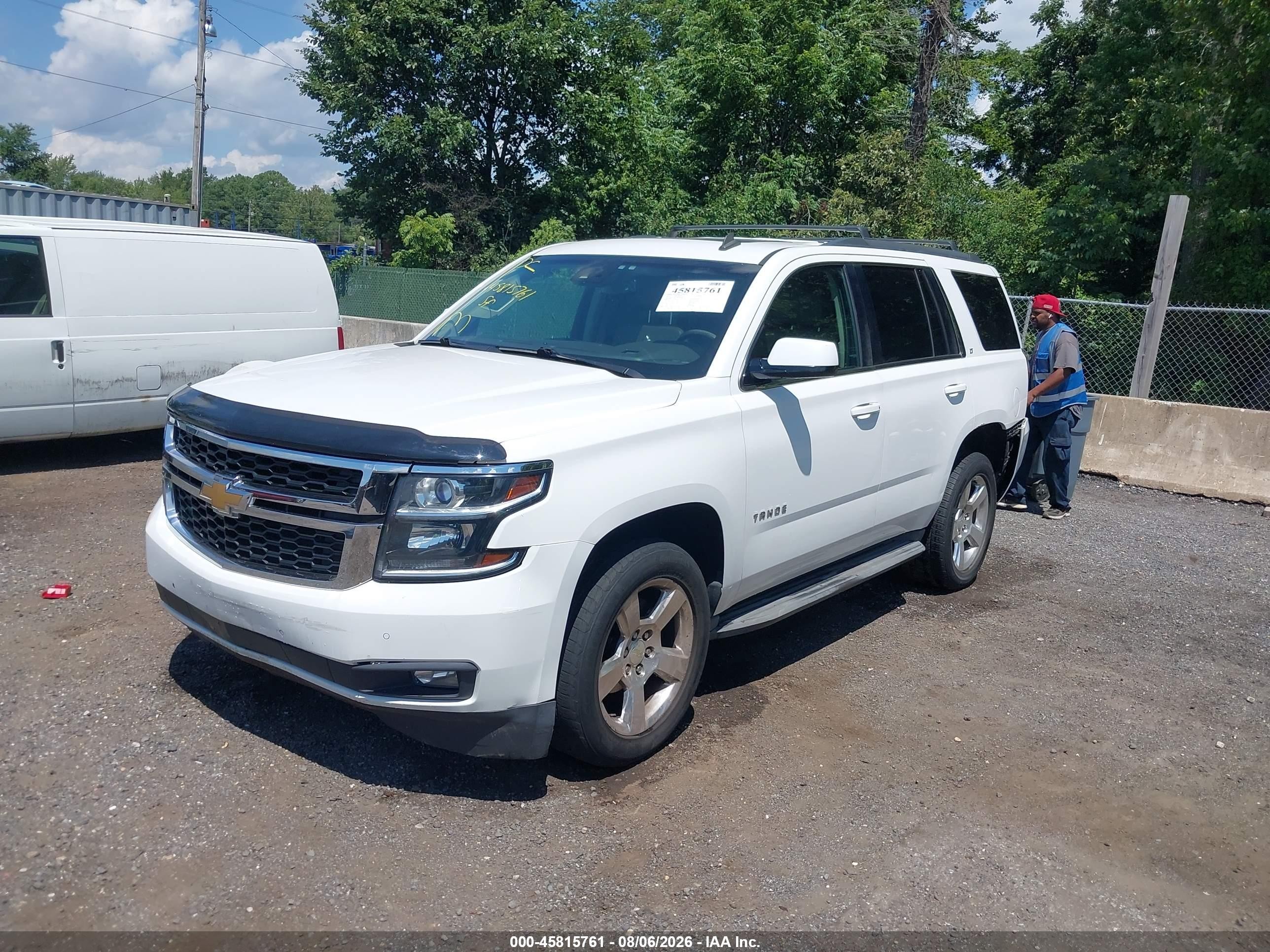 2015 Chevrolet Tahoe Lt White vin: 1GNSKBKC2FR109738