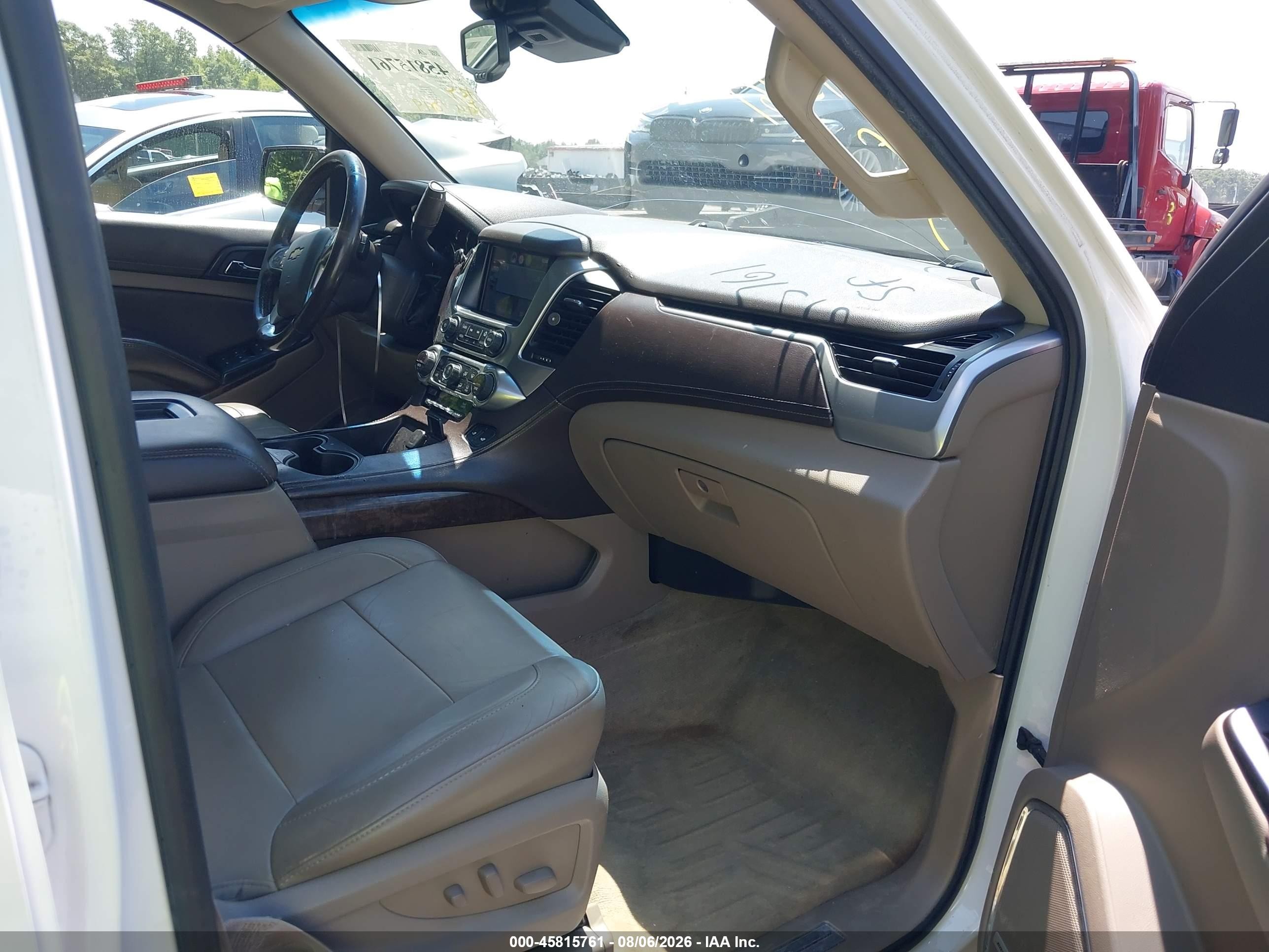 2015 Chevrolet Tahoe Lt White vin: 1GNSKBKC2FR109738