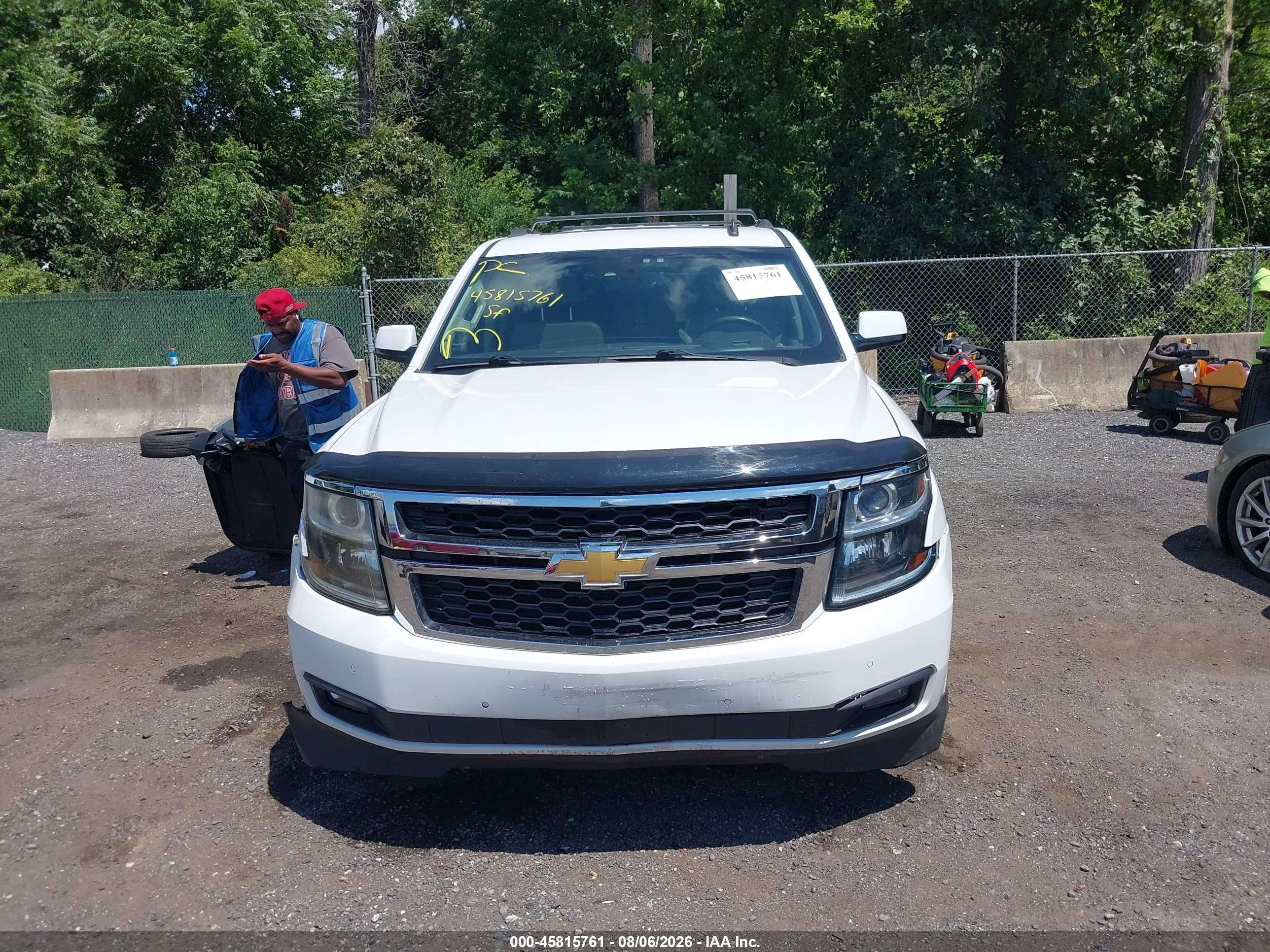2015 Chevrolet Tahoe Lt White vin: 1GNSKBKC2FR109738