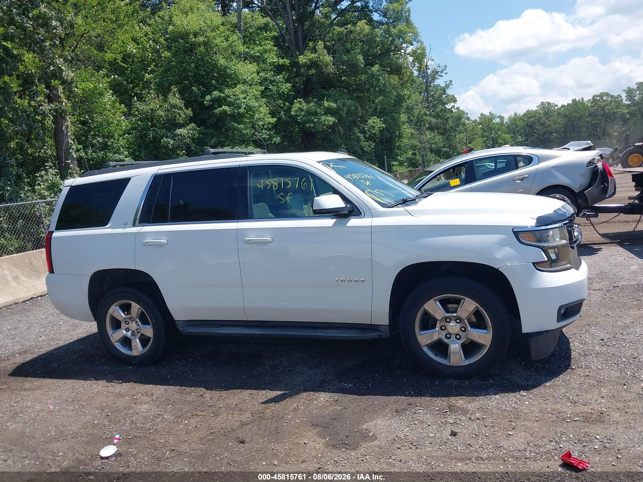 2015 Chevrolet Tahoe Lt White vin: 1GNSKBKC2FR109738