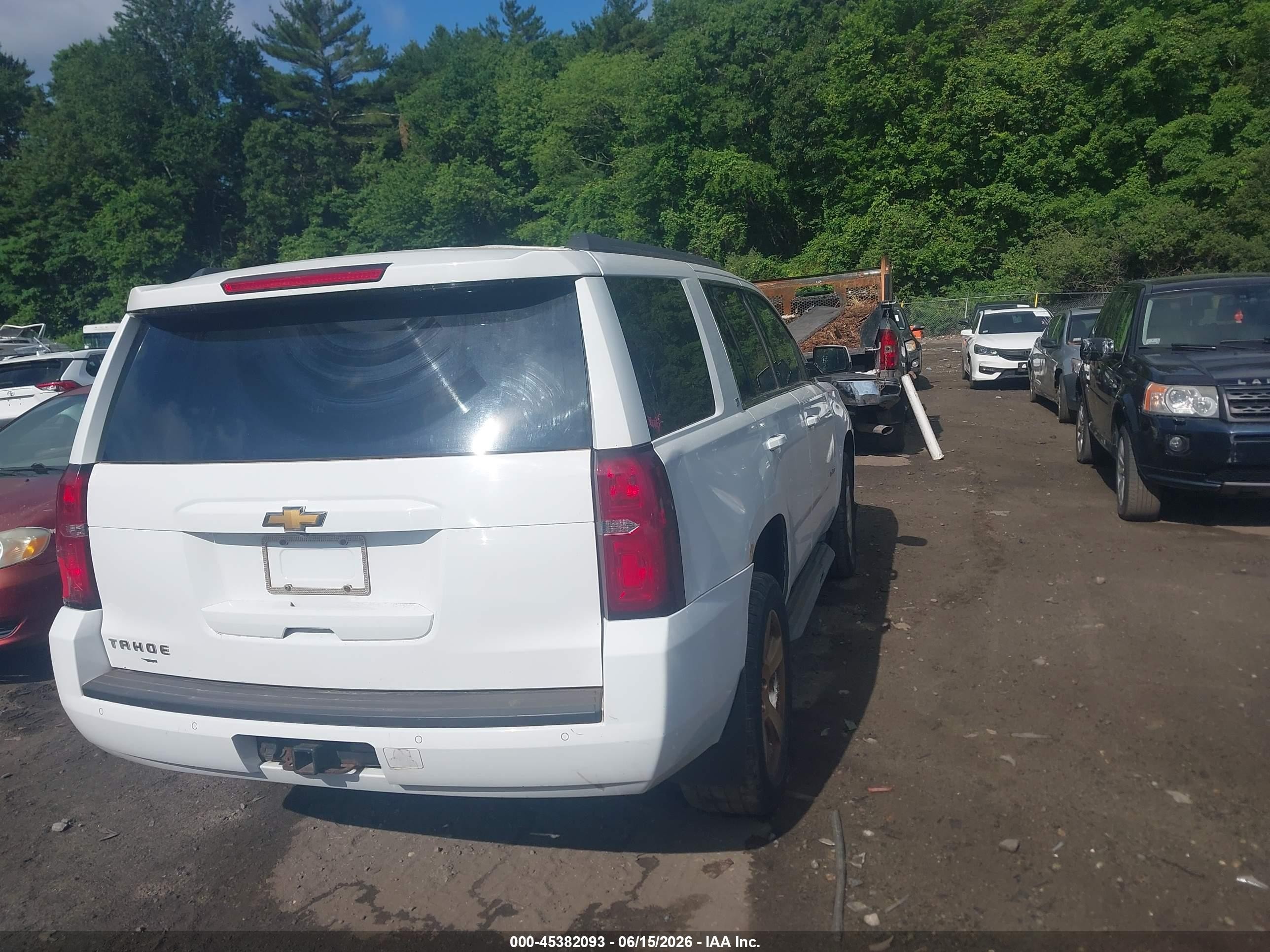 2015 Chevrolet Tahoe Lt White vin: 1GNSKBKC2FR291537