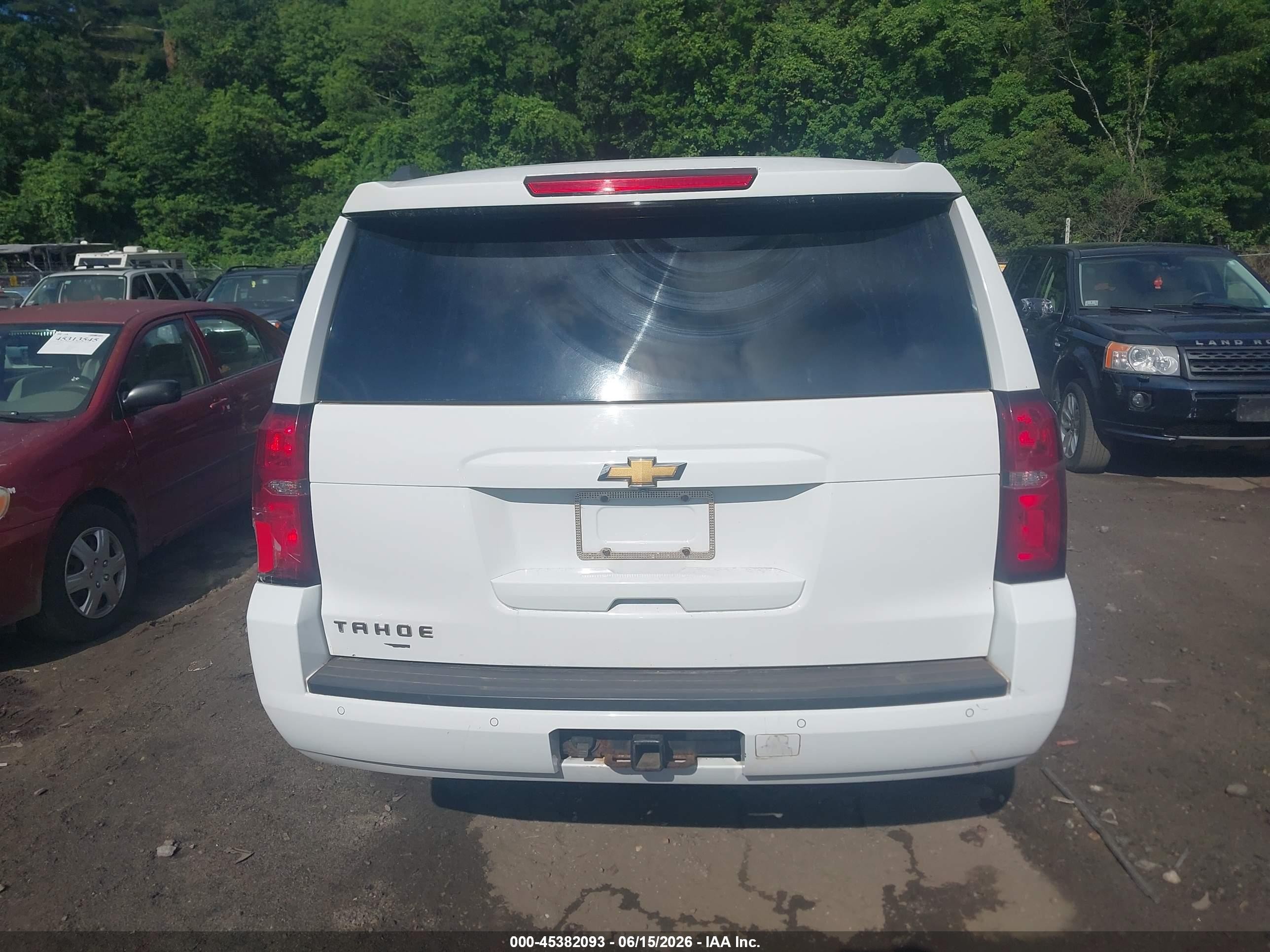 2015 Chevrolet Tahoe Lt White vin: 1GNSKBKC2FR291537