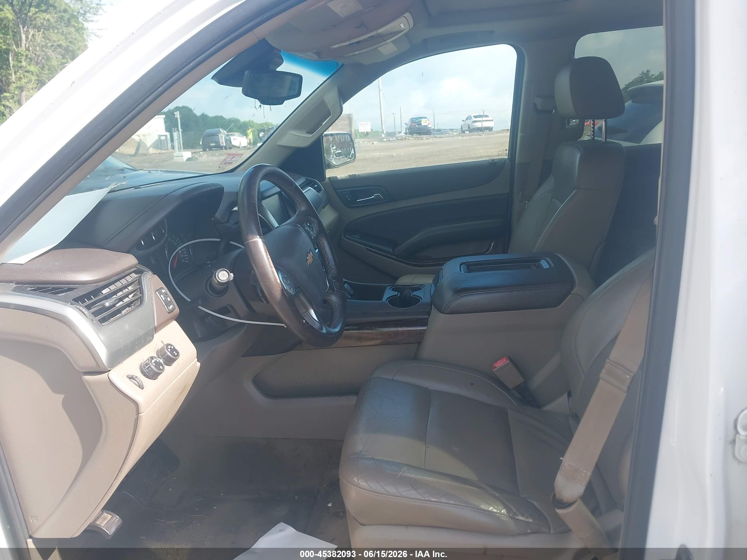 2015 Chevrolet Tahoe Lt White vin: 1GNSKBKC2FR291537