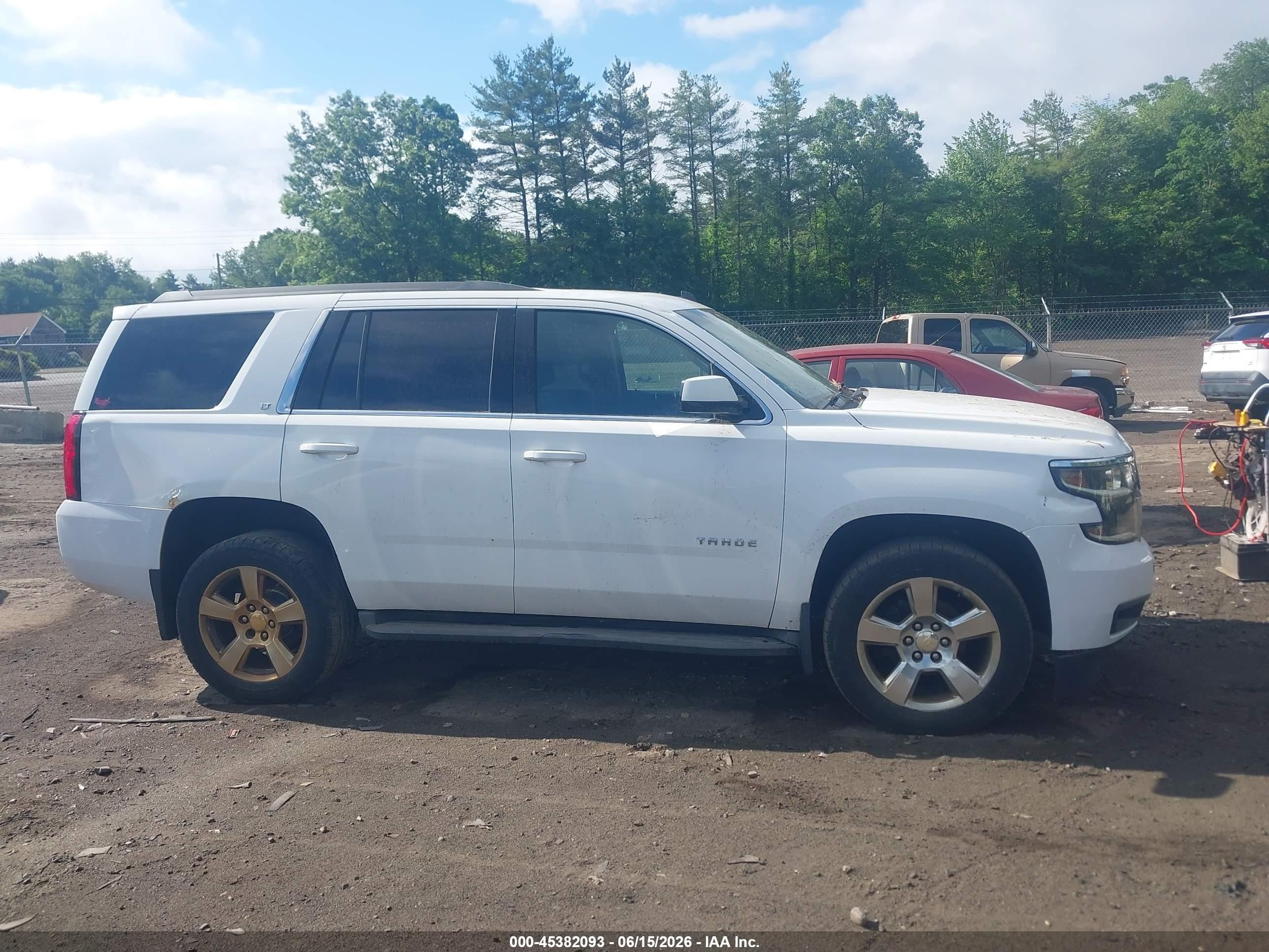 2015 Chevrolet Tahoe Lt White vin: 1GNSKBKC2FR291537