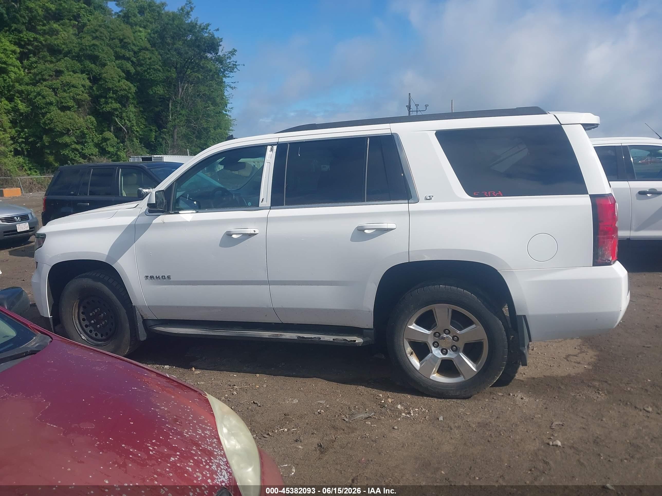 2015 Chevrolet Tahoe Lt White vin: 1GNSKBKC2FR291537