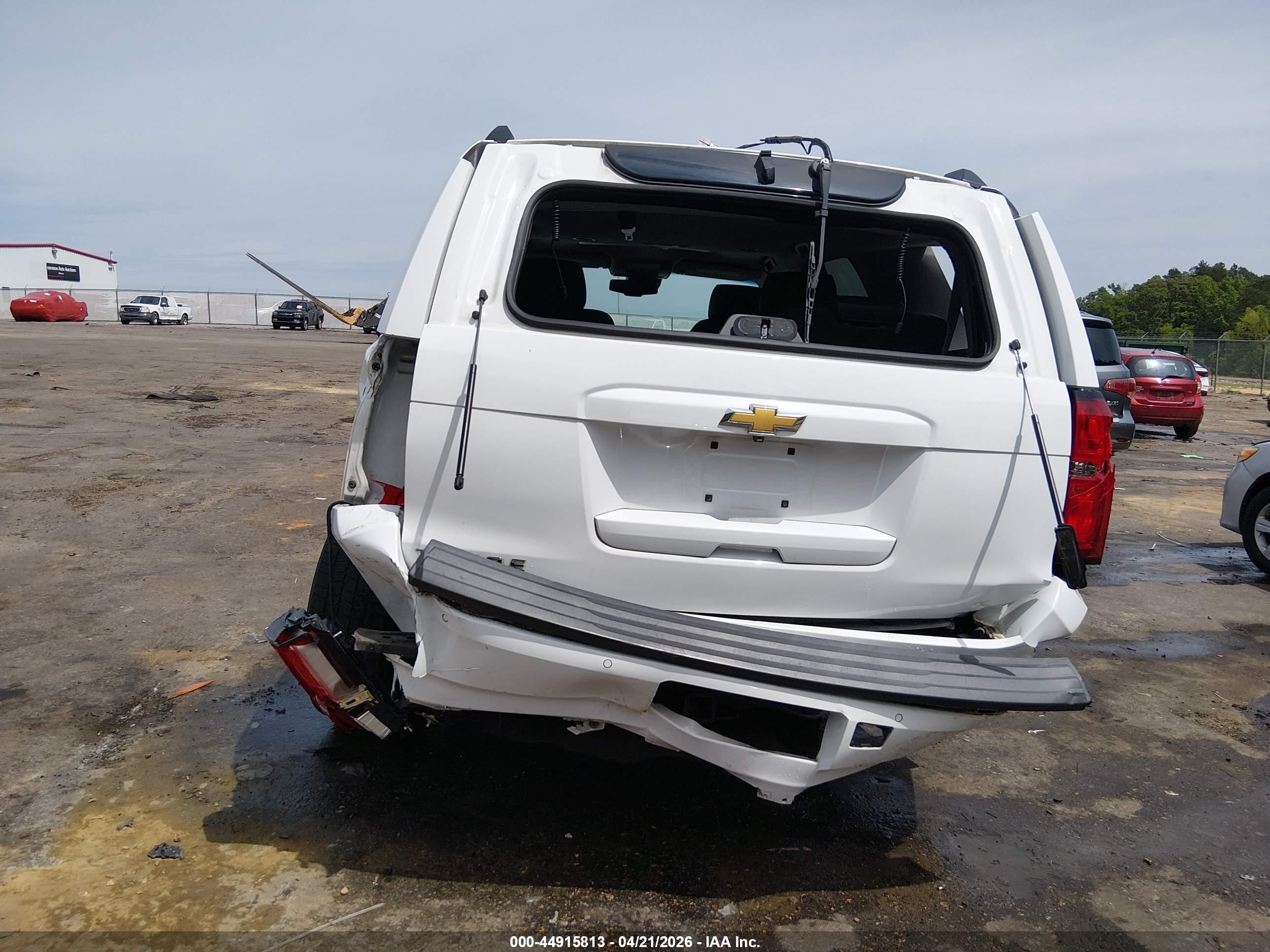 2015 Chevrolet Tahoe Lt White vin: 1GNSKBKC2FR683854
