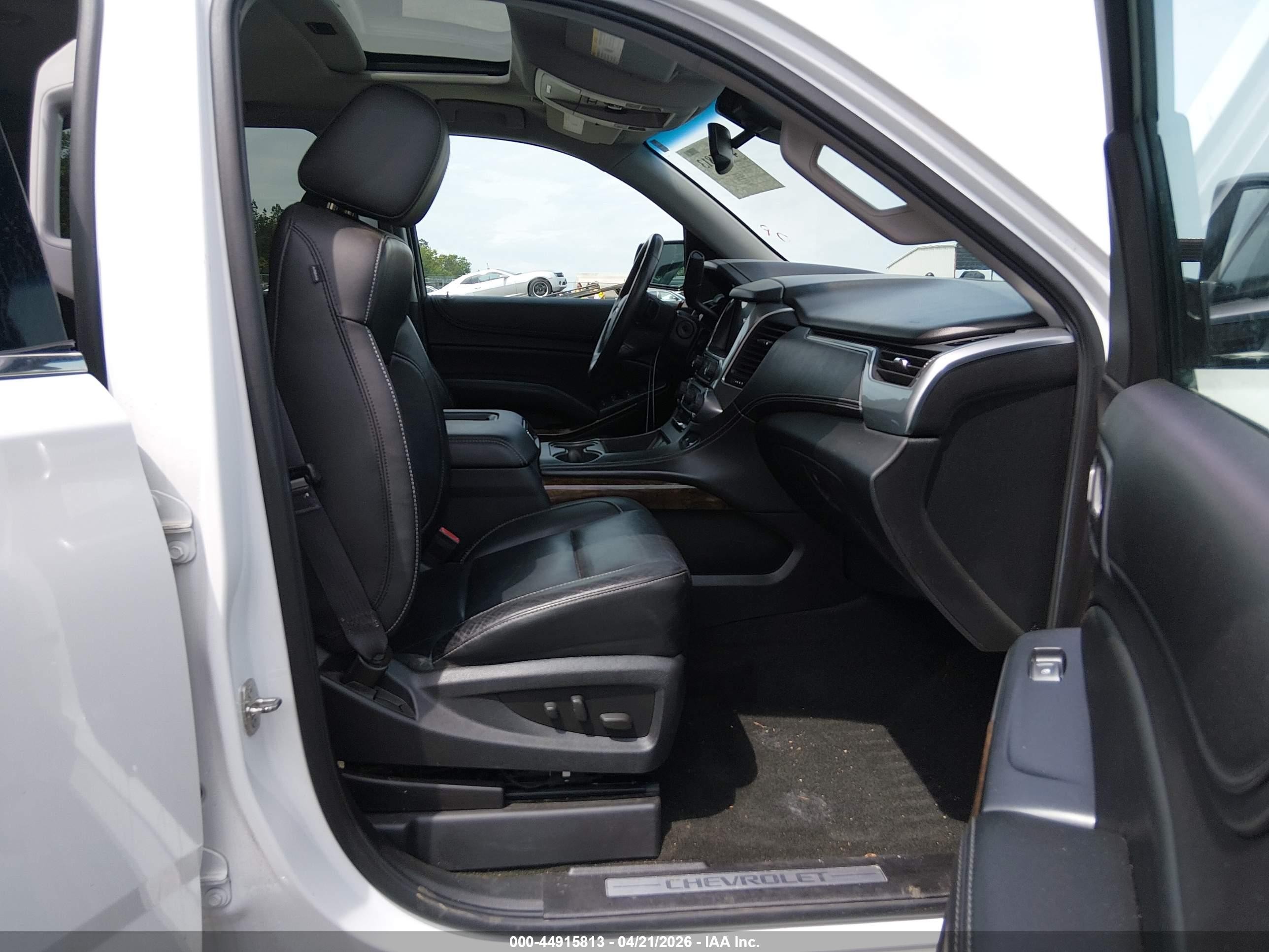 2015 Chevrolet Tahoe Lt White vin: 1GNSKBKC2FR683854