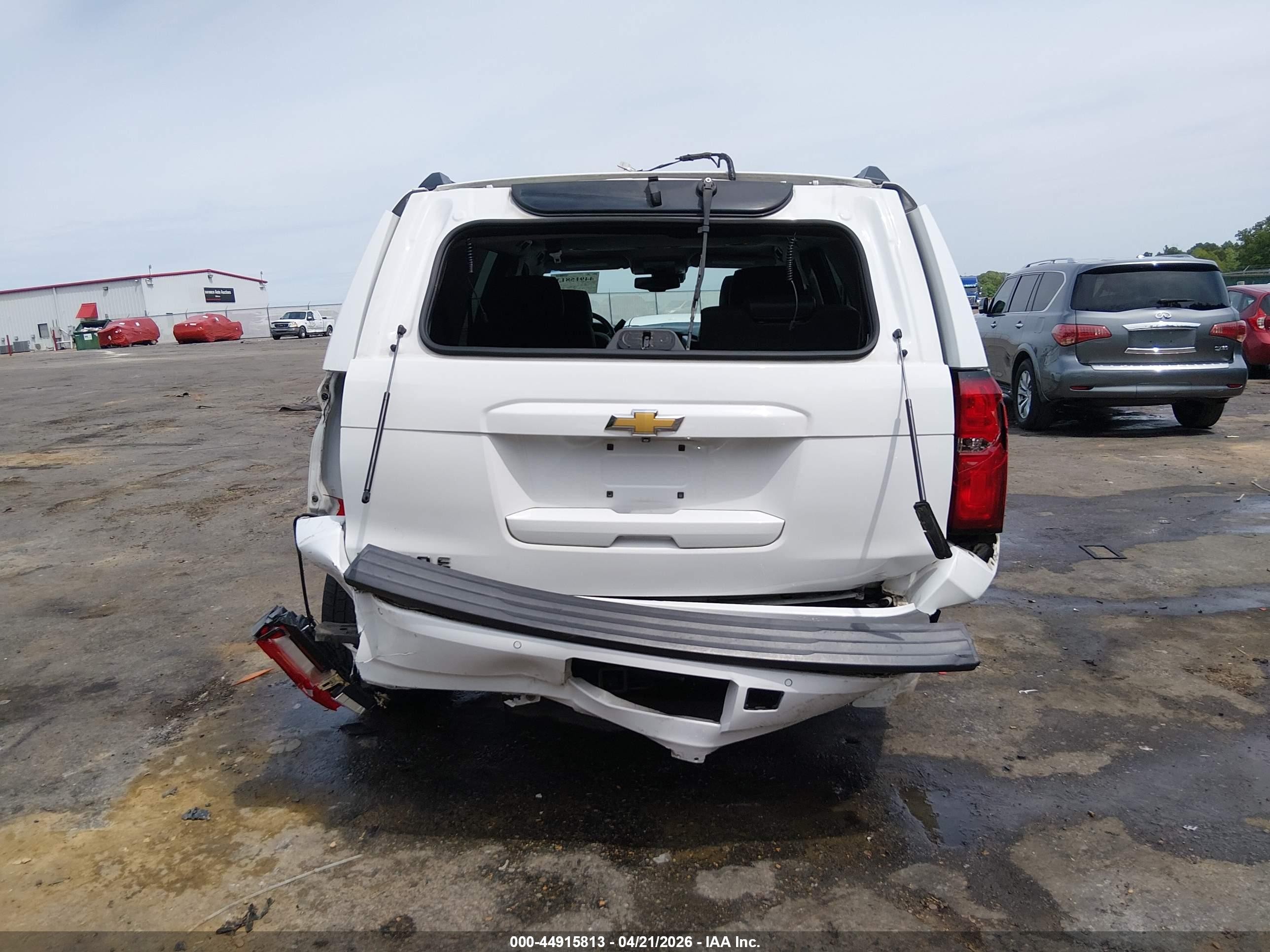 2015 Chevrolet Tahoe Lt White vin: 1GNSKBKC2FR683854