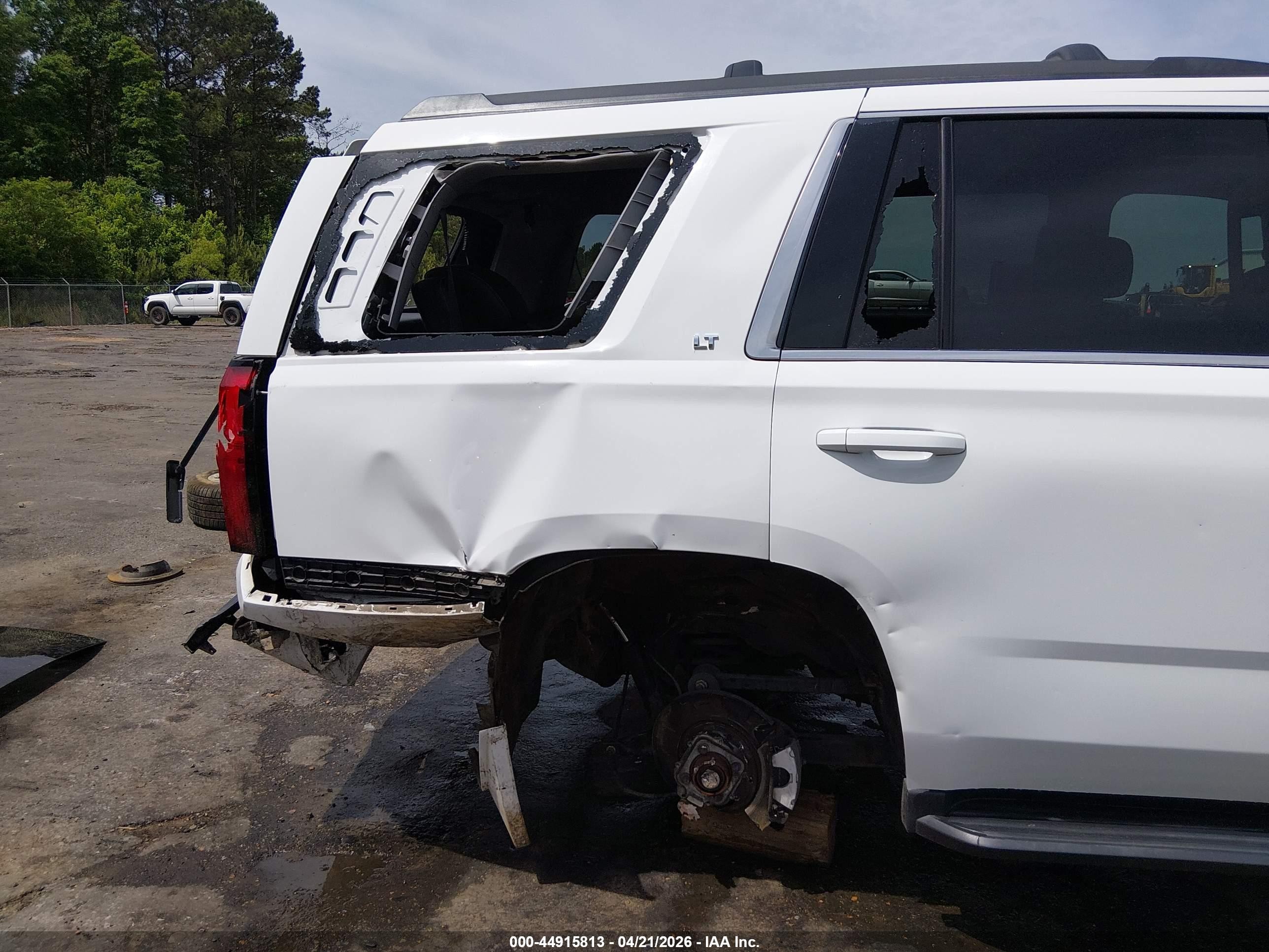 2015 Chevrolet Tahoe Lt White vin: 1GNSKBKC2FR683854