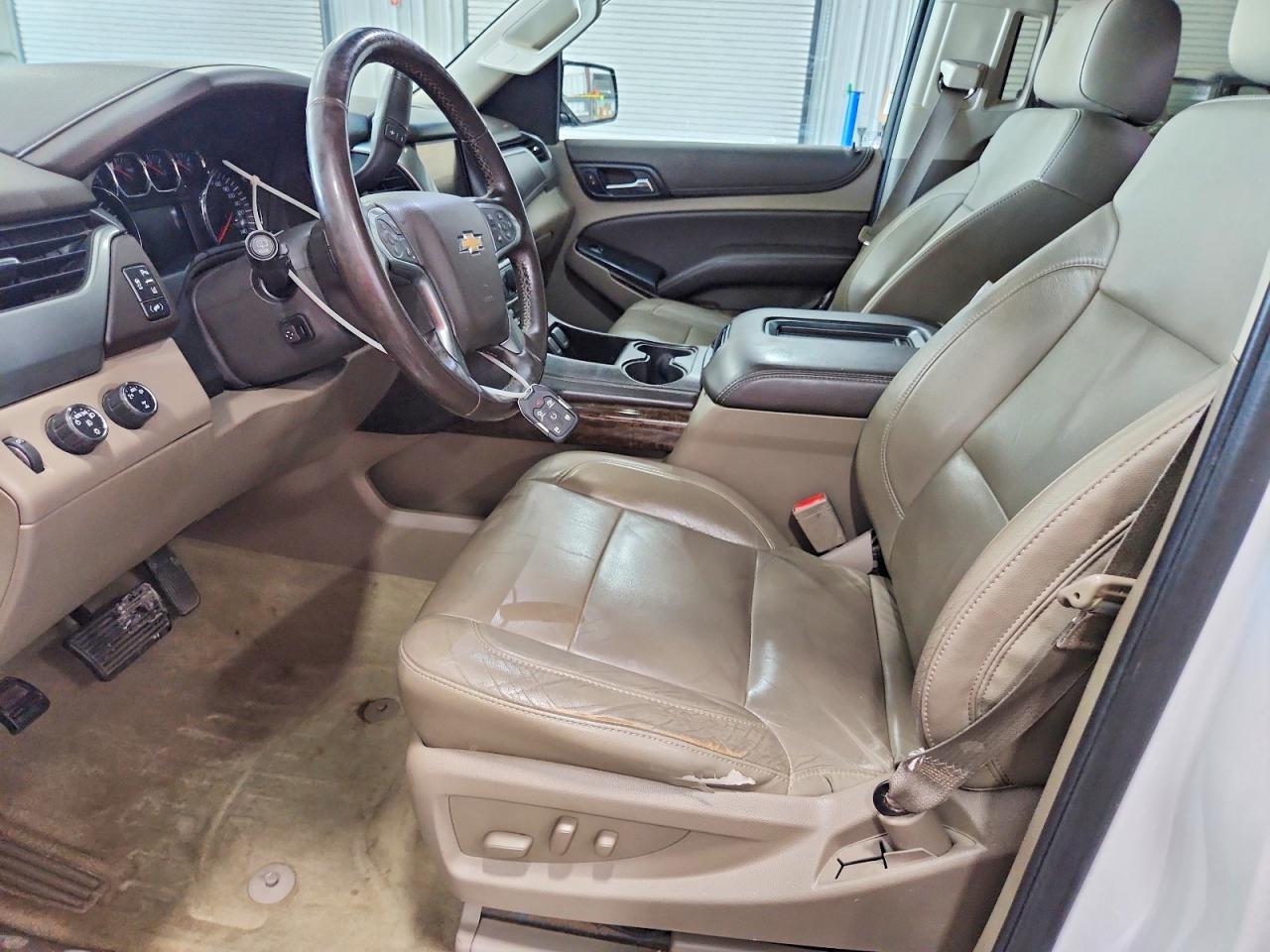 2015 Chevrolet Tahoe K1500 Lt White vin: 1GNSKBKC3FR118707