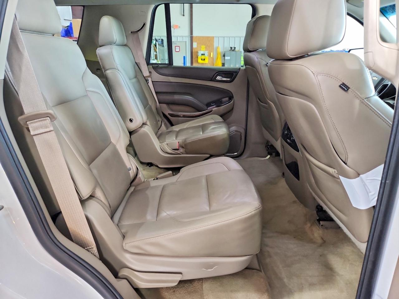 2015 Chevrolet Tahoe K1500 Lt White vin: 1GNSKBKC3FR118707