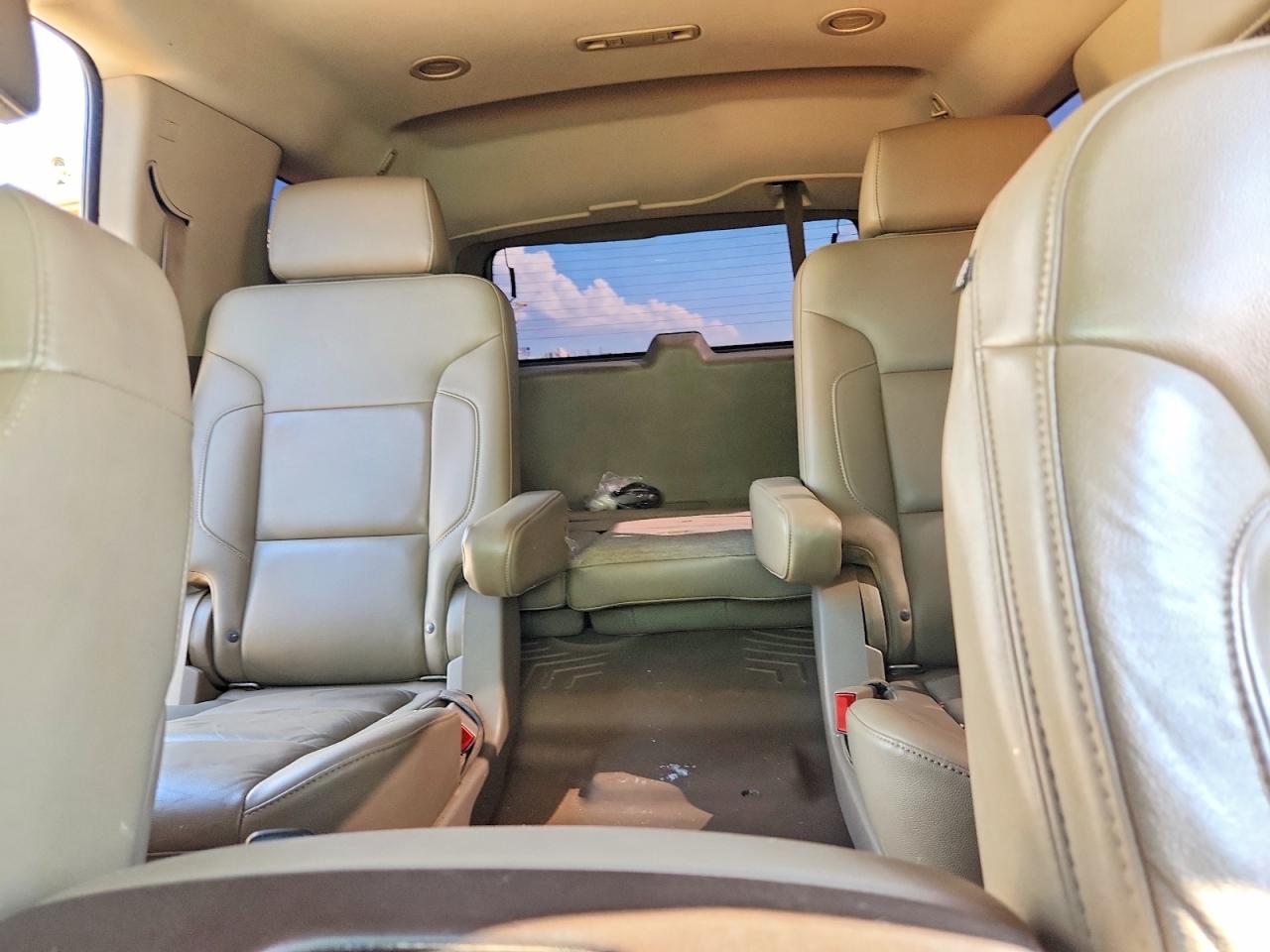 2015 Chevrolet Tahoe K1500 Lt White vin: 1GNSKBKC3FR131456