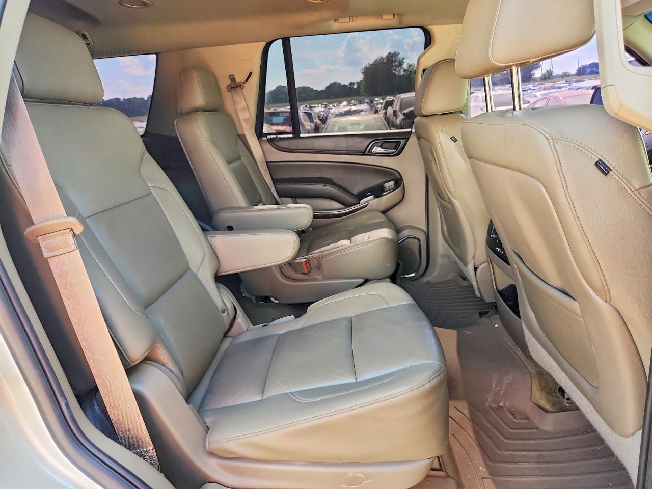 2015 Chevrolet Tahoe K1500 Lt White vin: 1GNSKBKC3FR131456