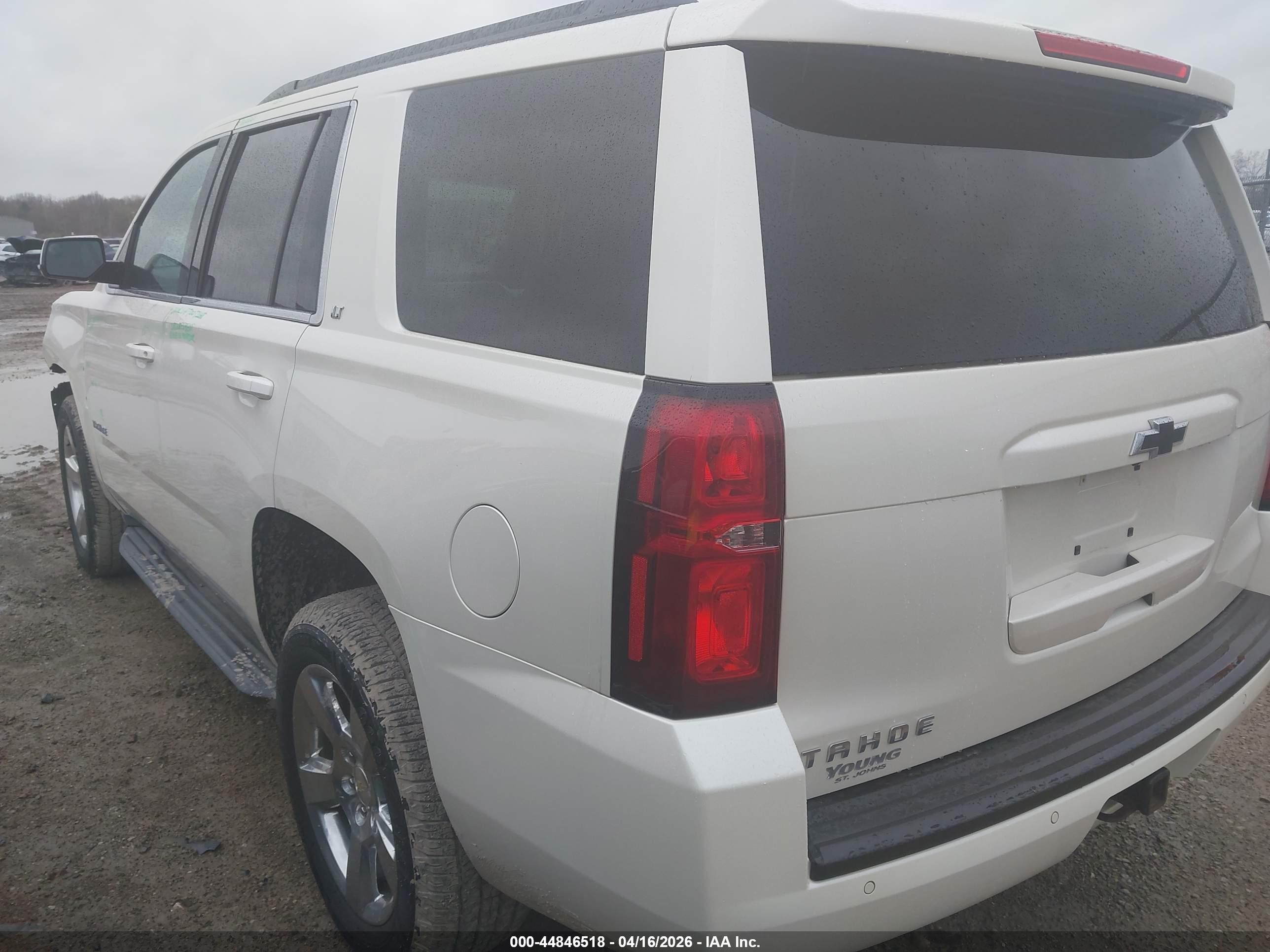 2015 Chevrolet Tahoe Lt White vin: 1GNSKBKC3FR152243