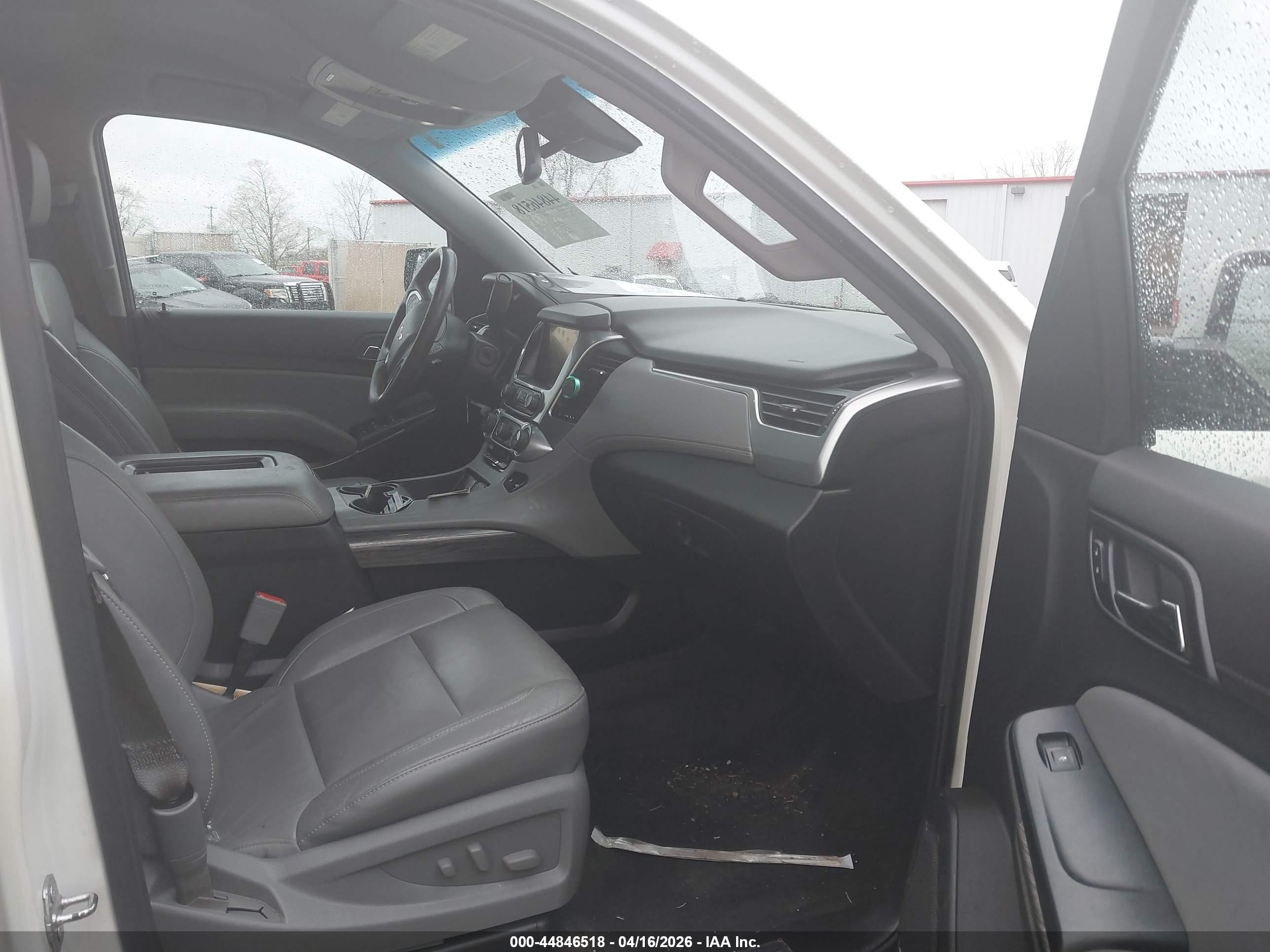 2015 Chevrolet Tahoe Lt White vin: 1GNSKBKC3FR152243