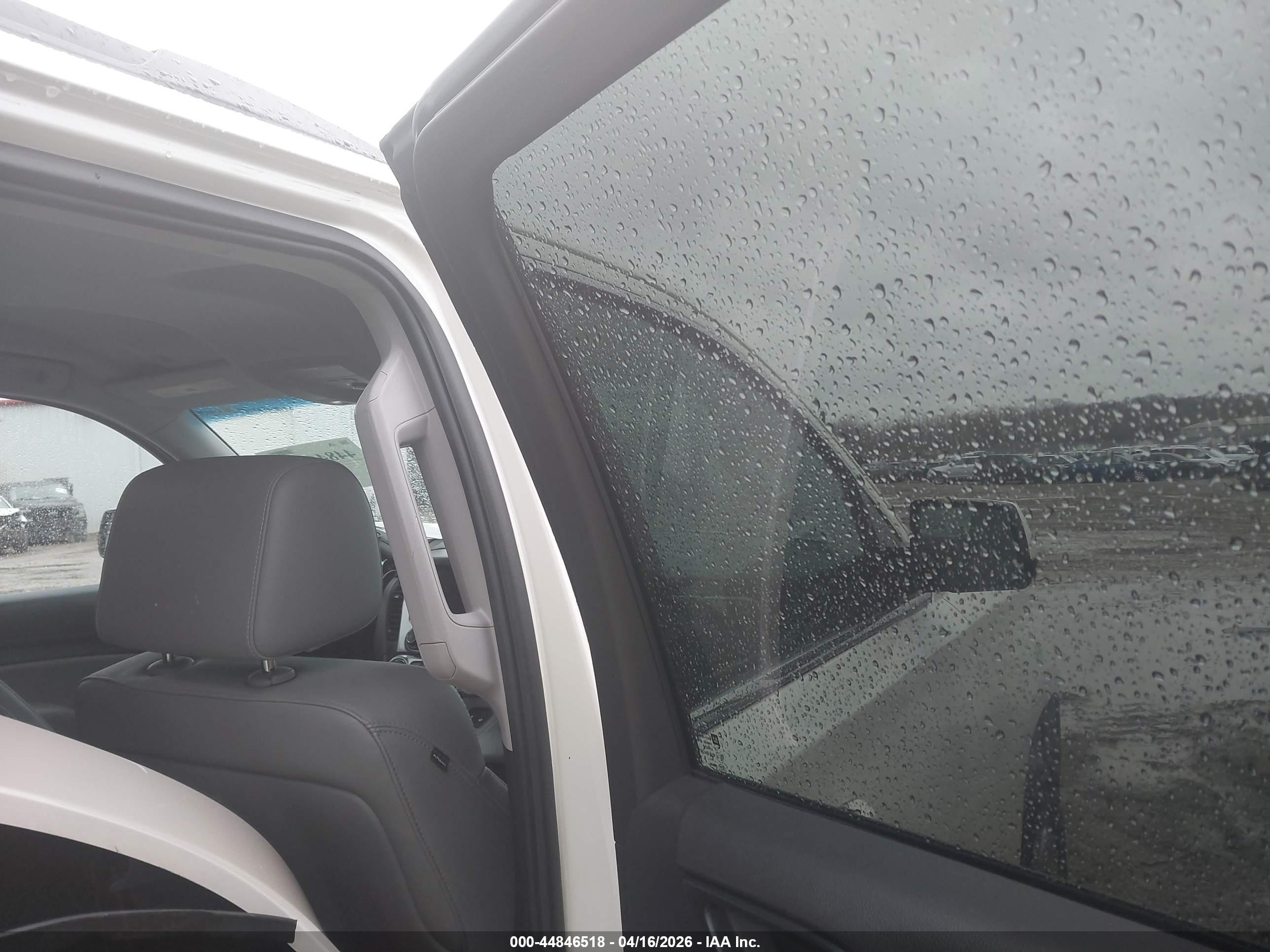 2015 Chevrolet Tahoe Lt White vin: 1GNSKBKC3FR152243