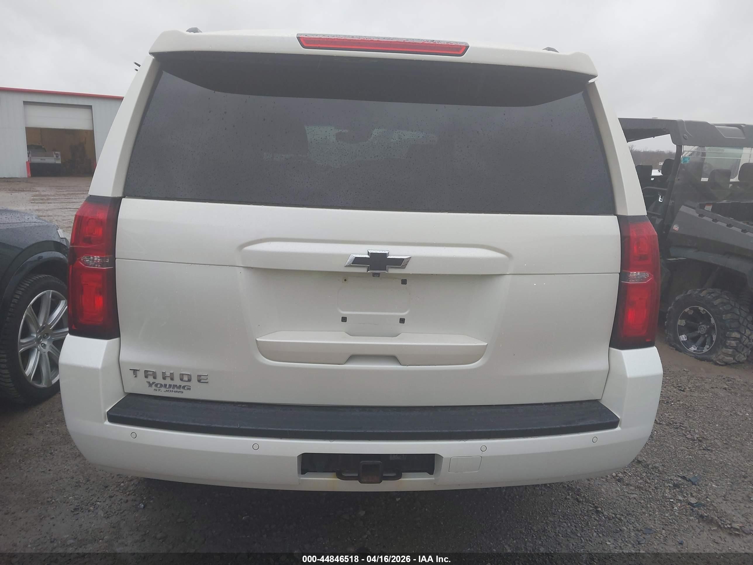 2015 Chevrolet Tahoe Lt White vin: 1GNSKBKC3FR152243