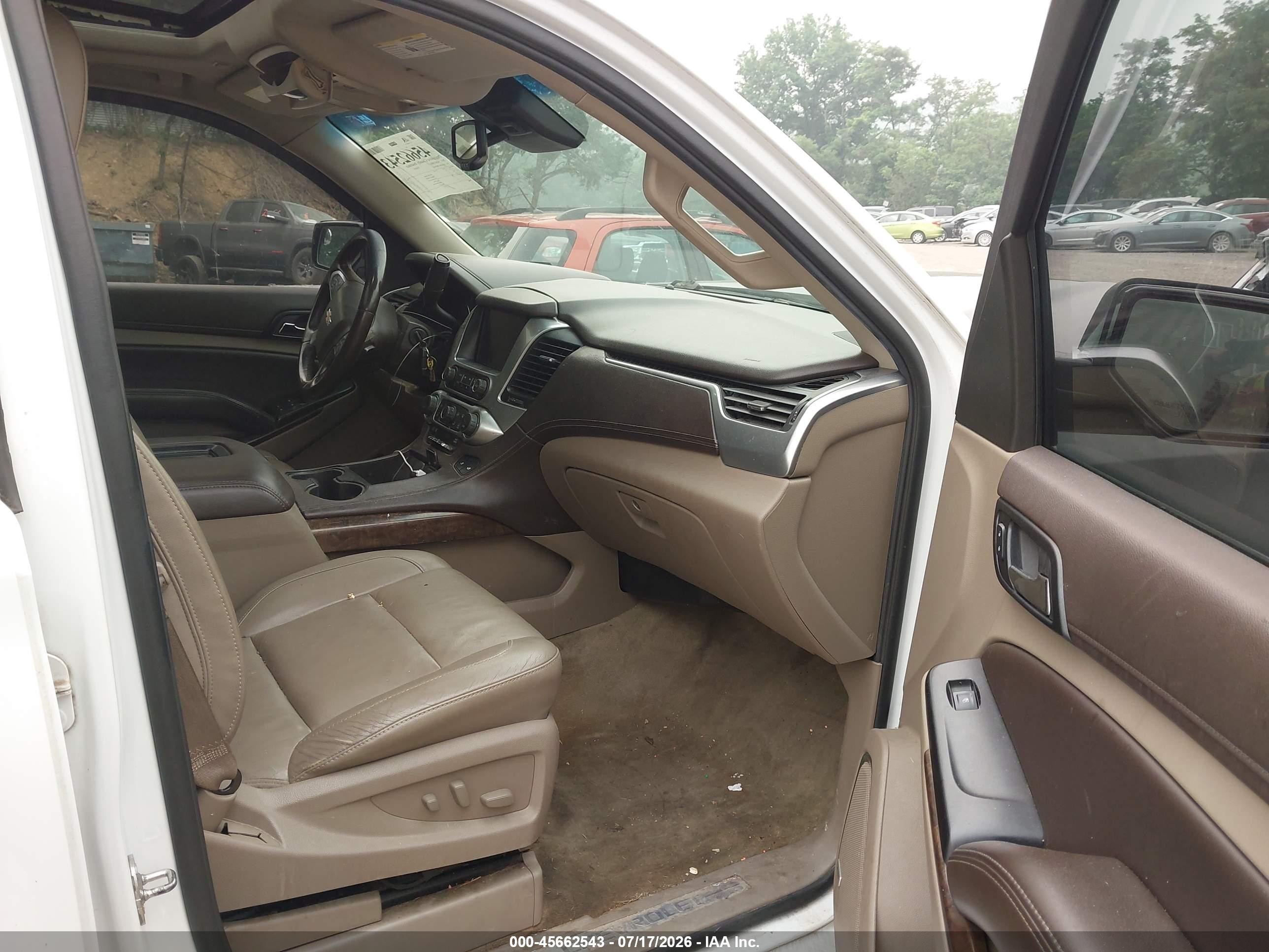 2015 Chevrolet Tahoe Lt White vin: 1GNSKBKC3FR295693