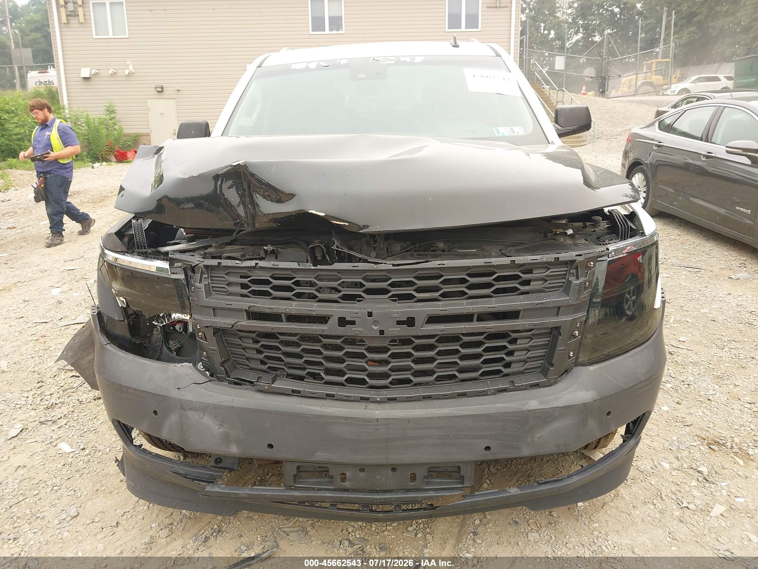 2015 Chevrolet Tahoe Lt White vin: 1GNSKBKC3FR295693