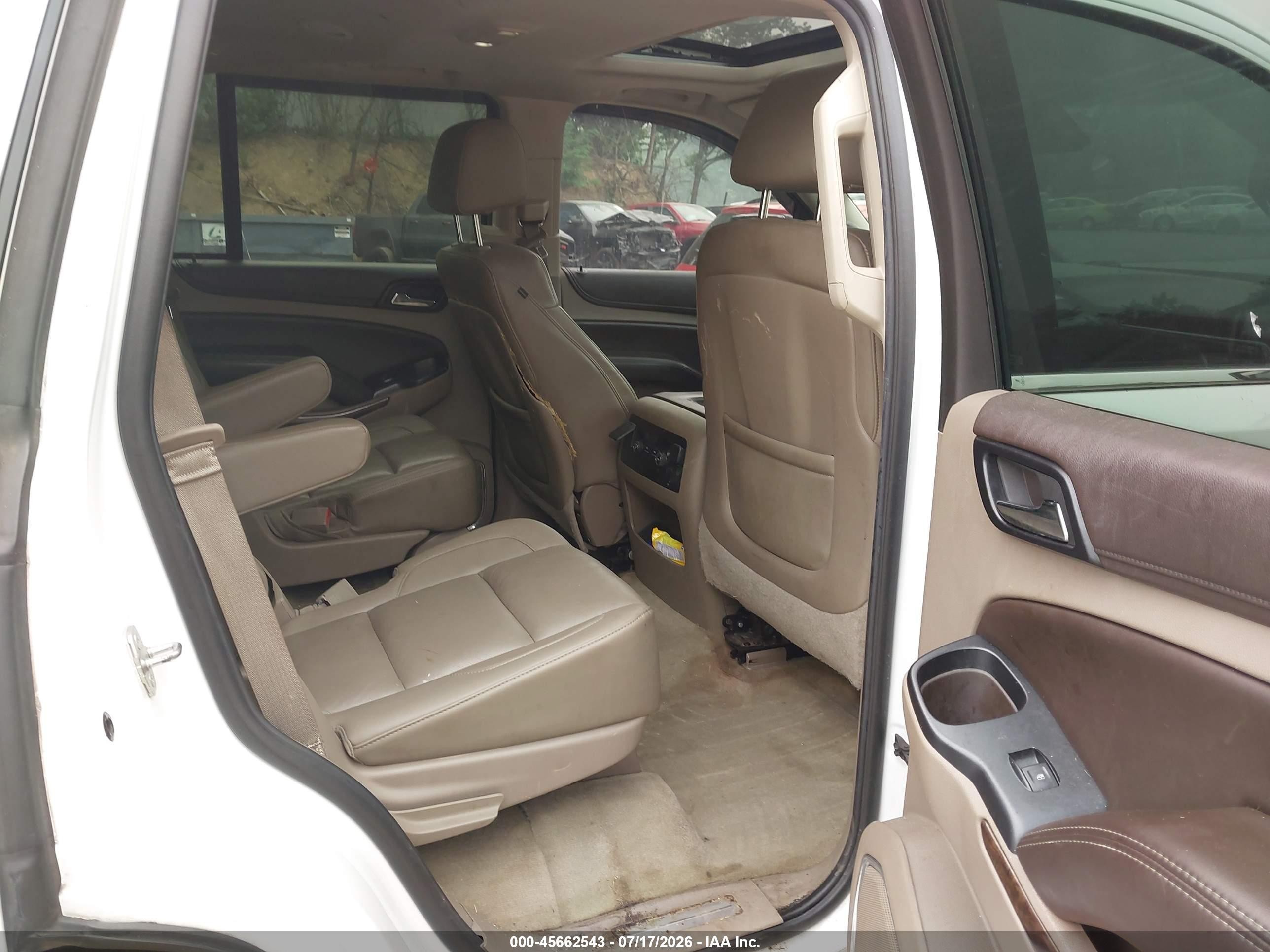 2015 Chevrolet Tahoe Lt White vin: 1GNSKBKC3FR295693