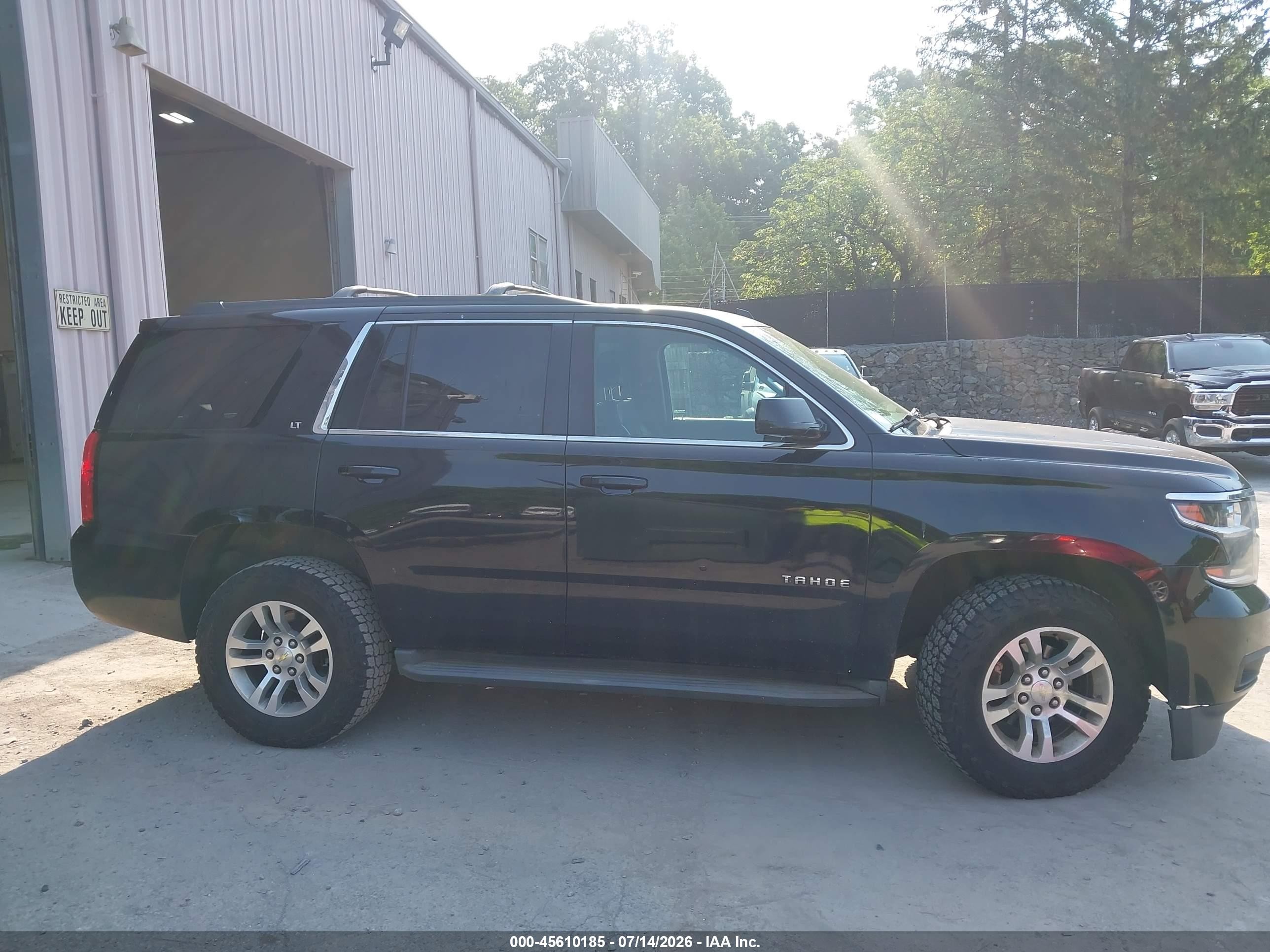 2015 Chevrolet Tahoe Lt Черный vin: 1GNSKBKC3FR565022