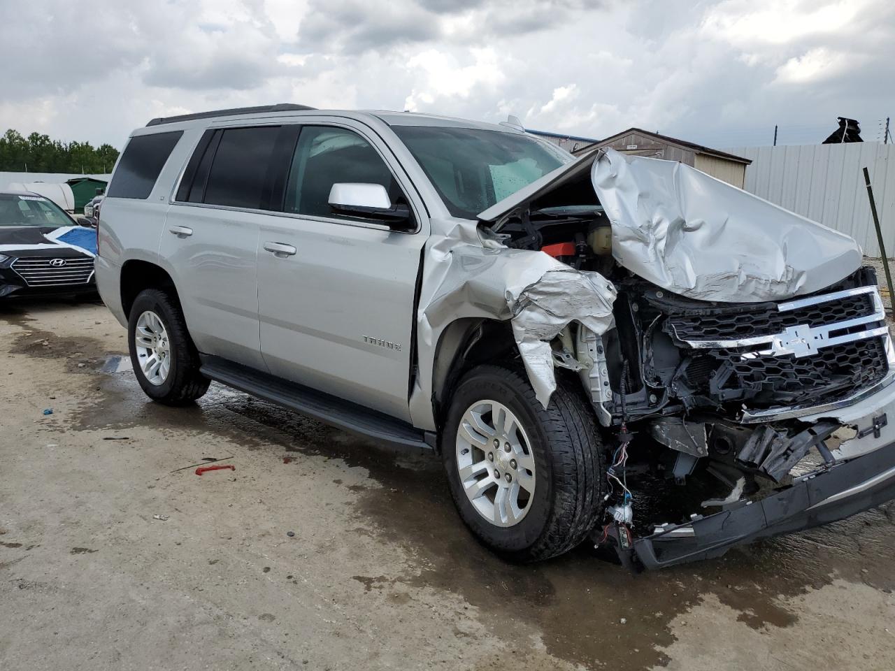 2018 Chevrolet Tahoe K1500 Lt Silver vin: 1GNSKBKC3JR352211