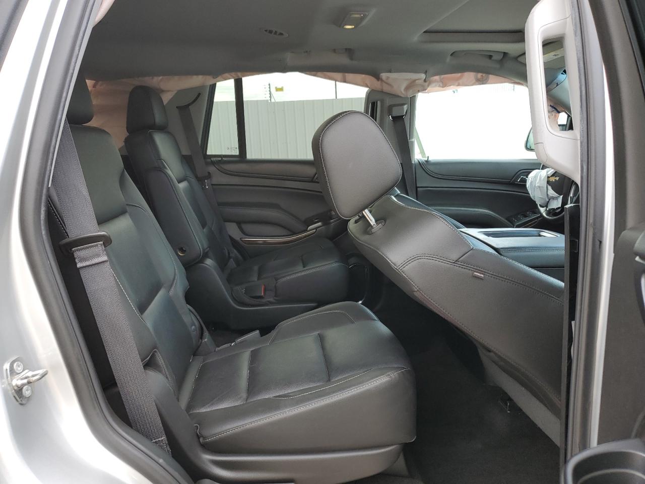 2018 Chevrolet Tahoe K1500 Lt Silver vin: 1GNSKBKC3JR352211