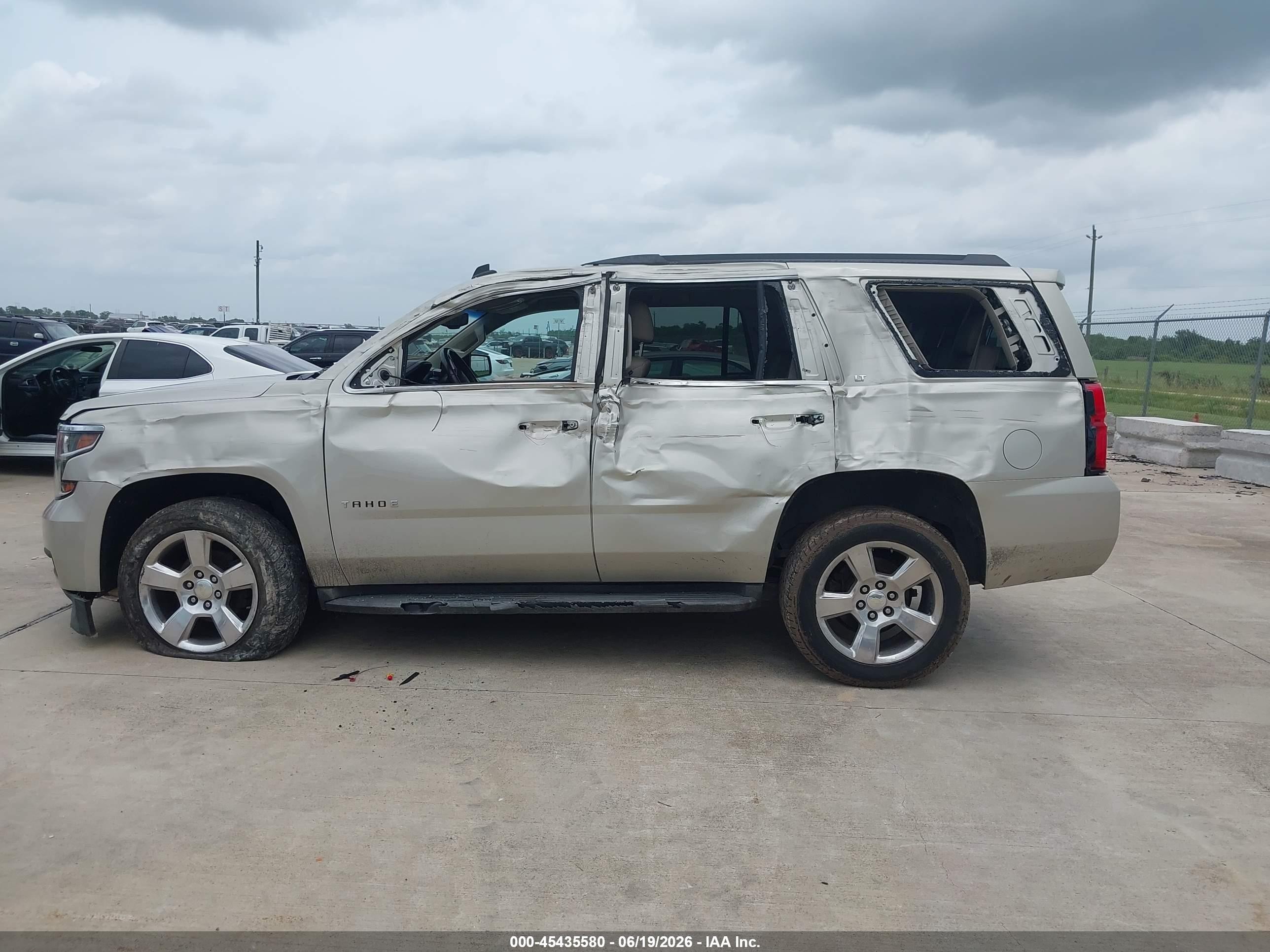 2015 Chevrolet Tahoe Lt Золотой vin: 1GNSKBKC4FR223255