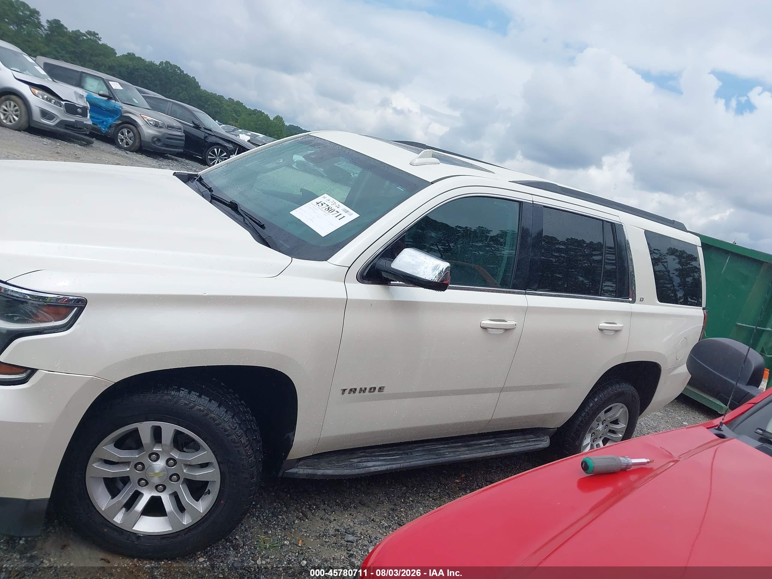 2015 Chevrolet Tahoe Lt White vin: 1GNSKBKC4FR623266