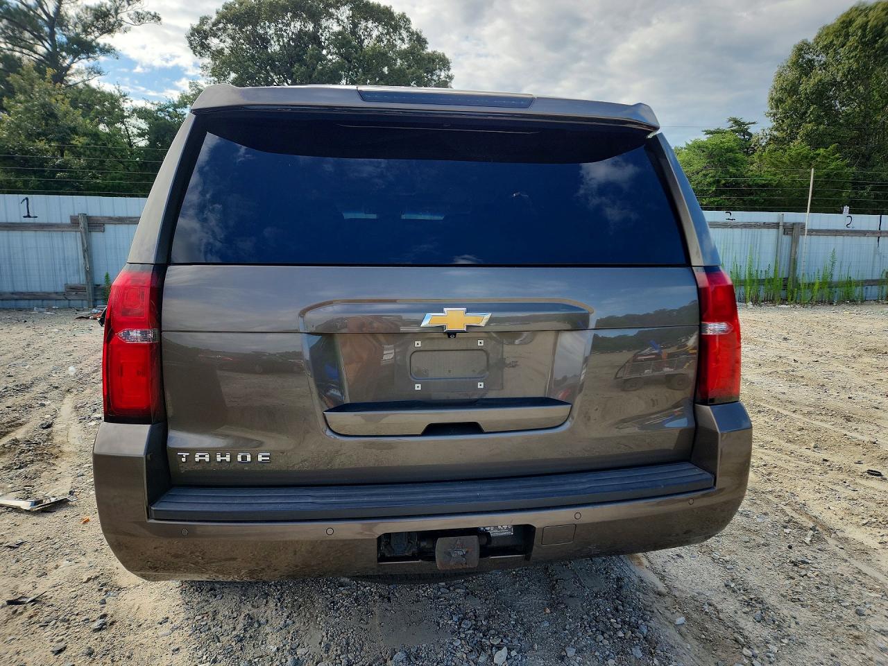 2015 Chevrolet Tahoe K1500 Lt Серый vin: 1GNSKBKC4FR653397