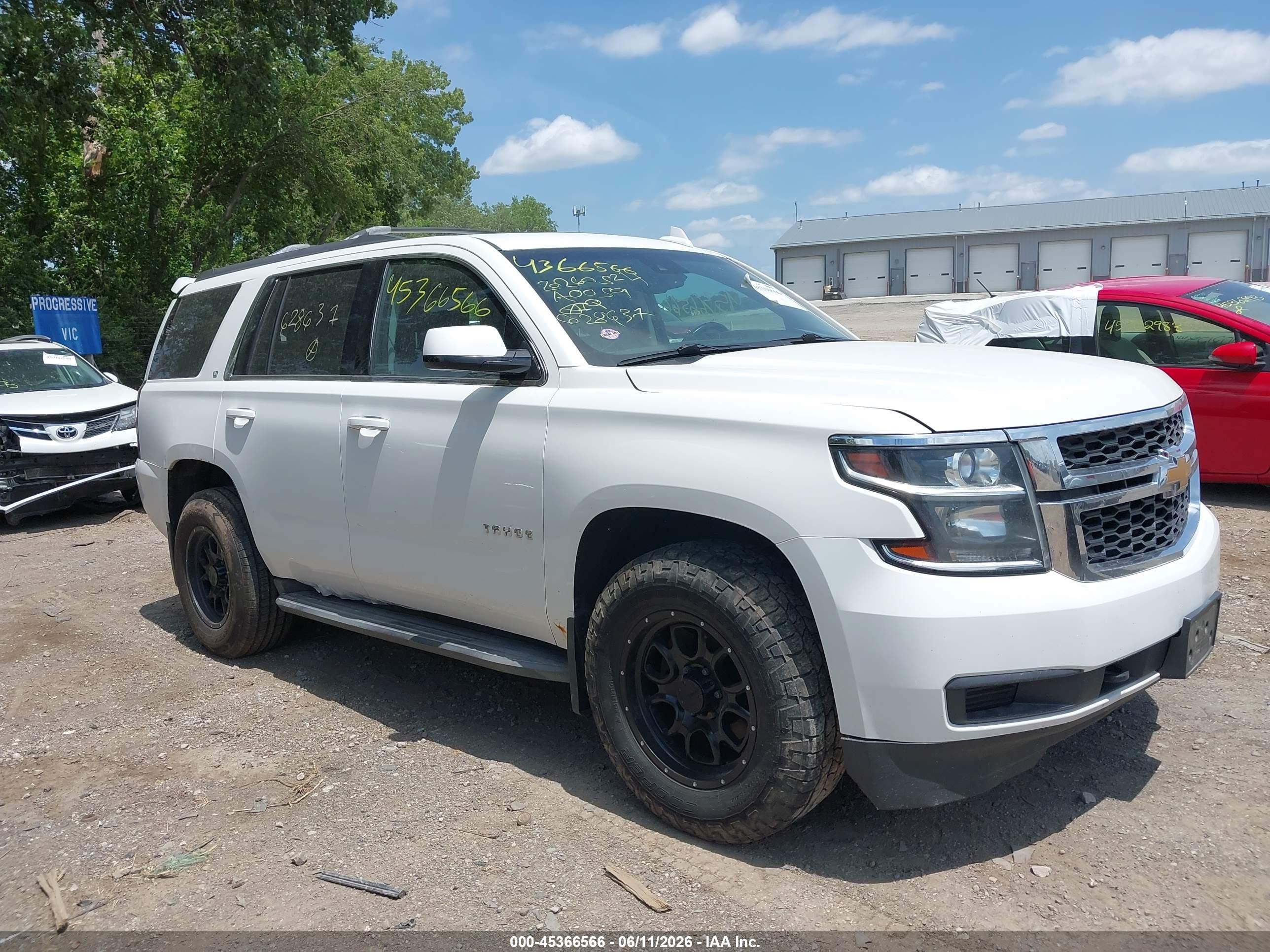 2015 Chevrolet Tahoe Lt White vin: 1GNSKBKC5FR628637