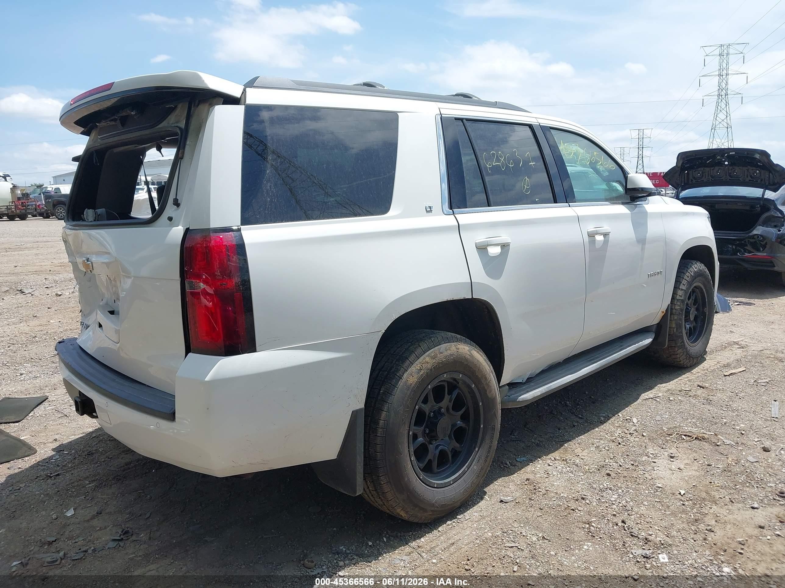 2015 Chevrolet Tahoe Lt White vin: 1GNSKBKC5FR628637