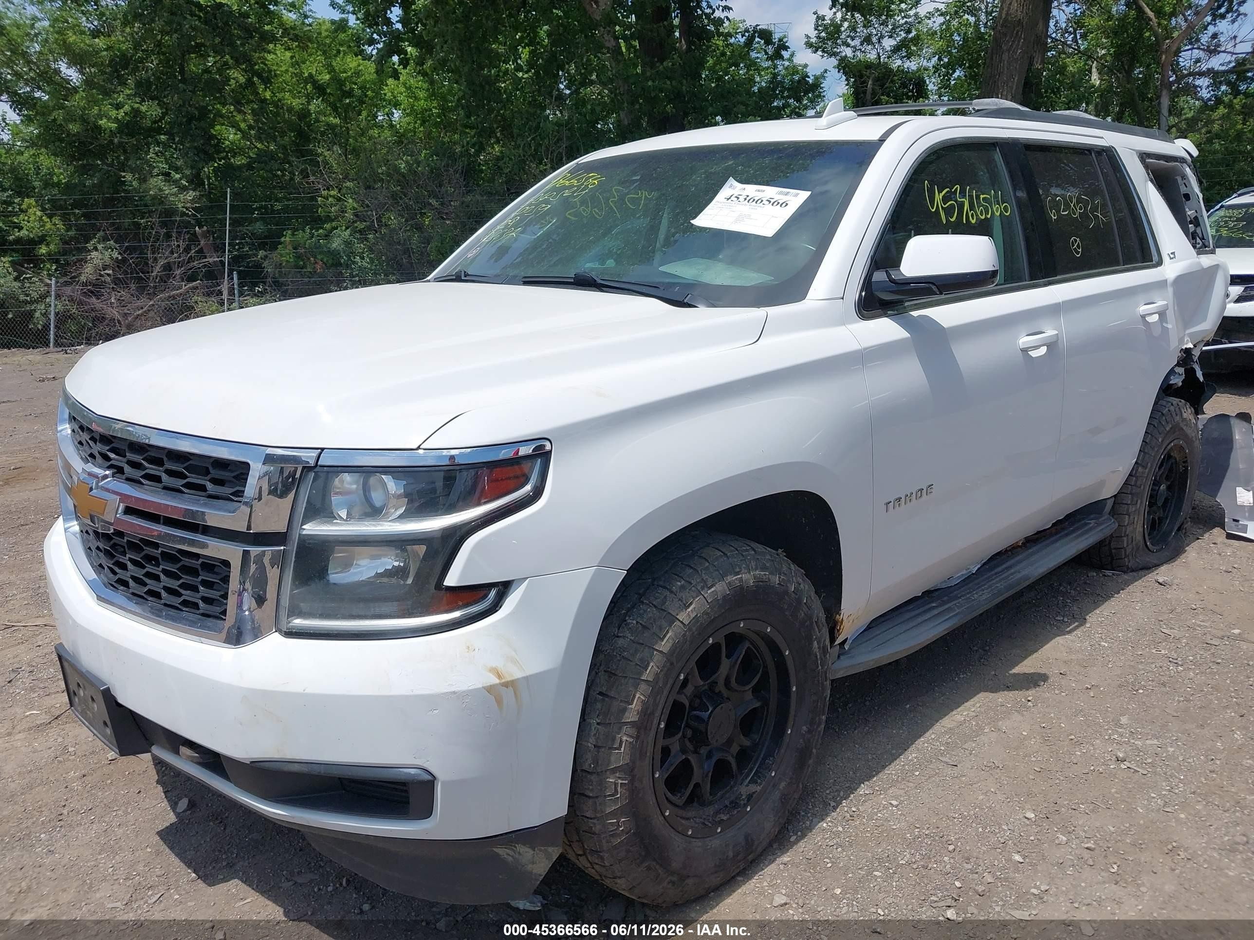 2015 Chevrolet Tahoe Lt White vin: 1GNSKBKC5FR628637