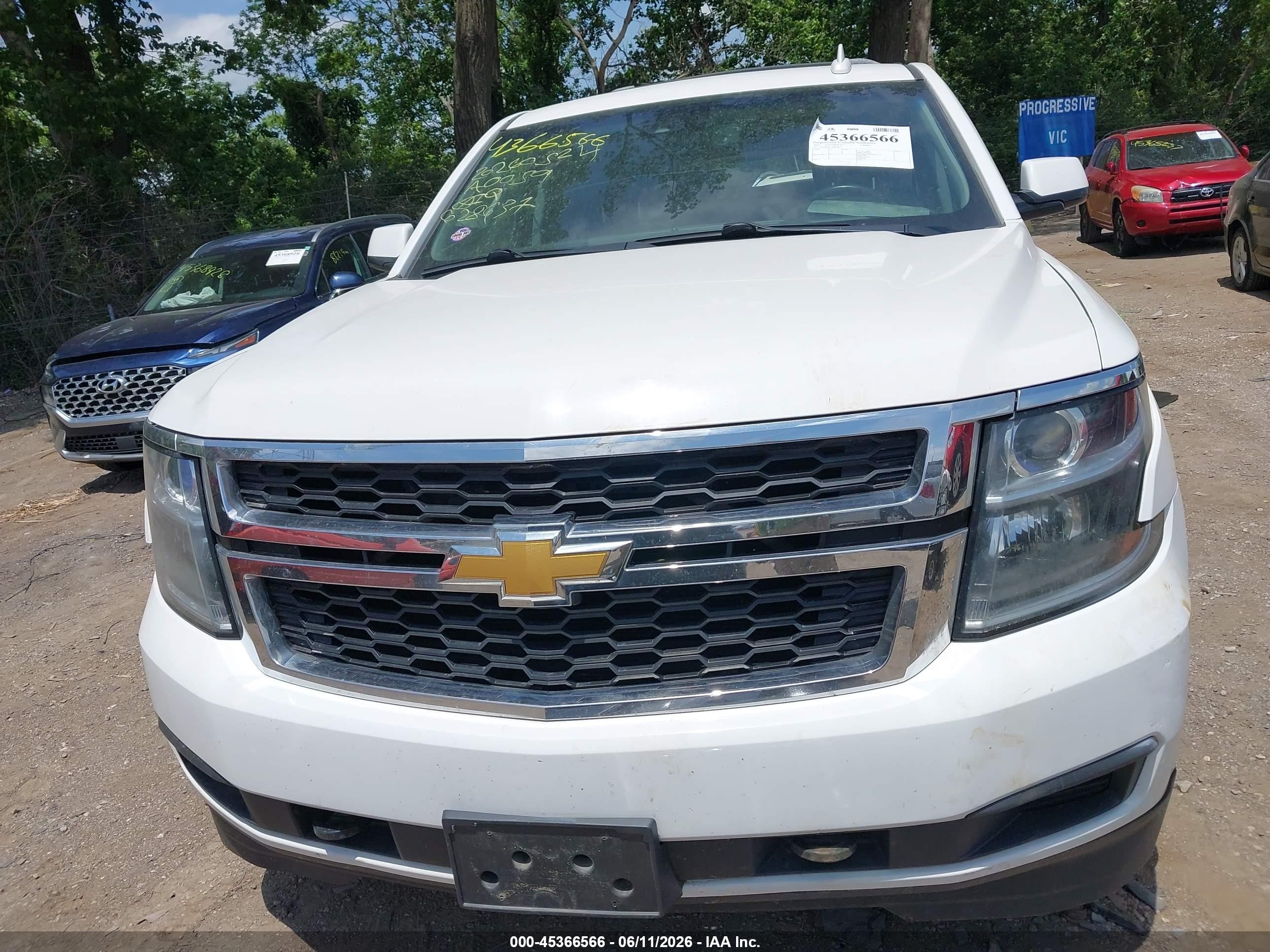 2015 Chevrolet Tahoe Lt White vin: 1GNSKBKC5FR628637