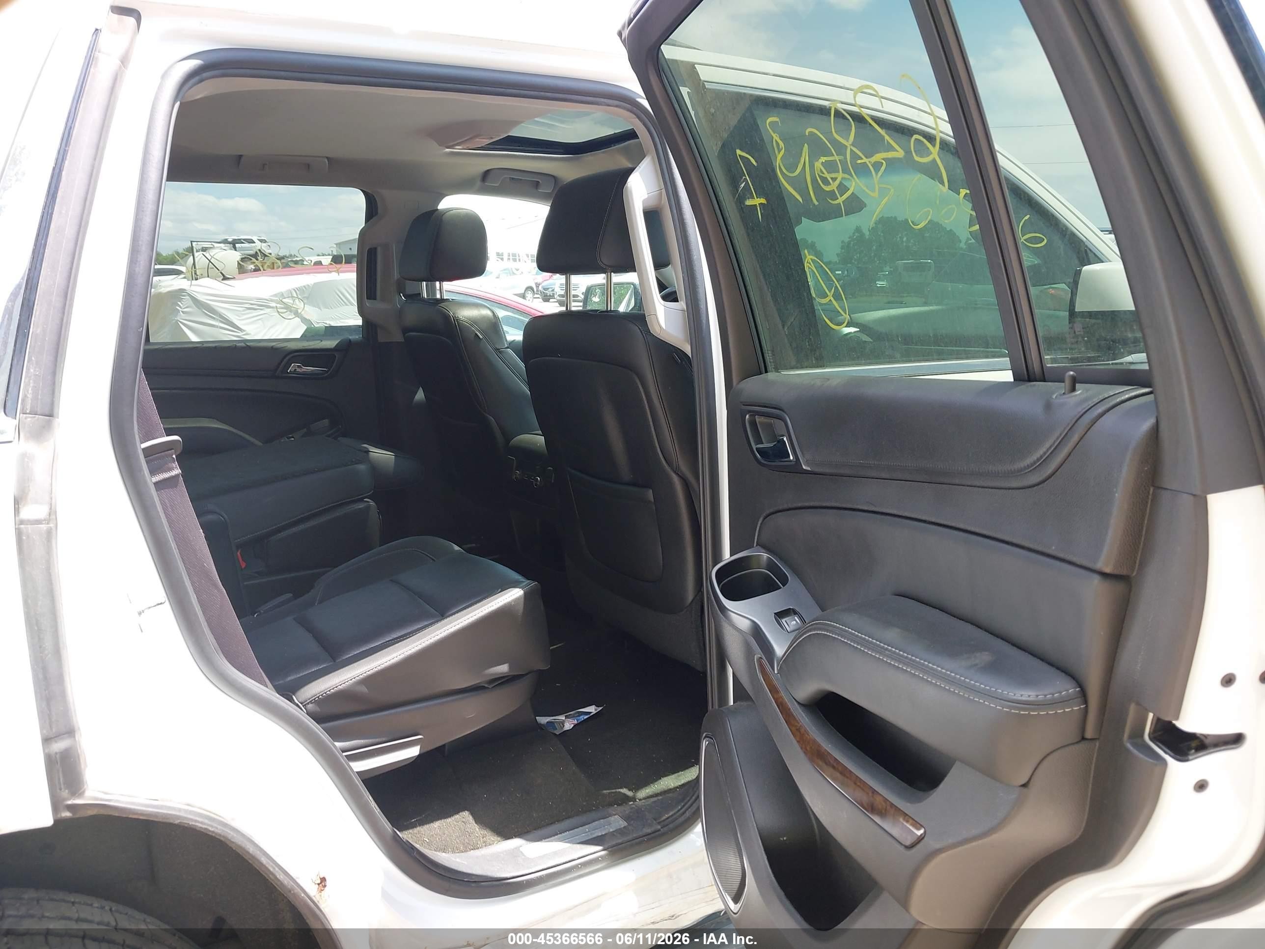2015 Chevrolet Tahoe Lt White vin: 1GNSKBKC5FR628637