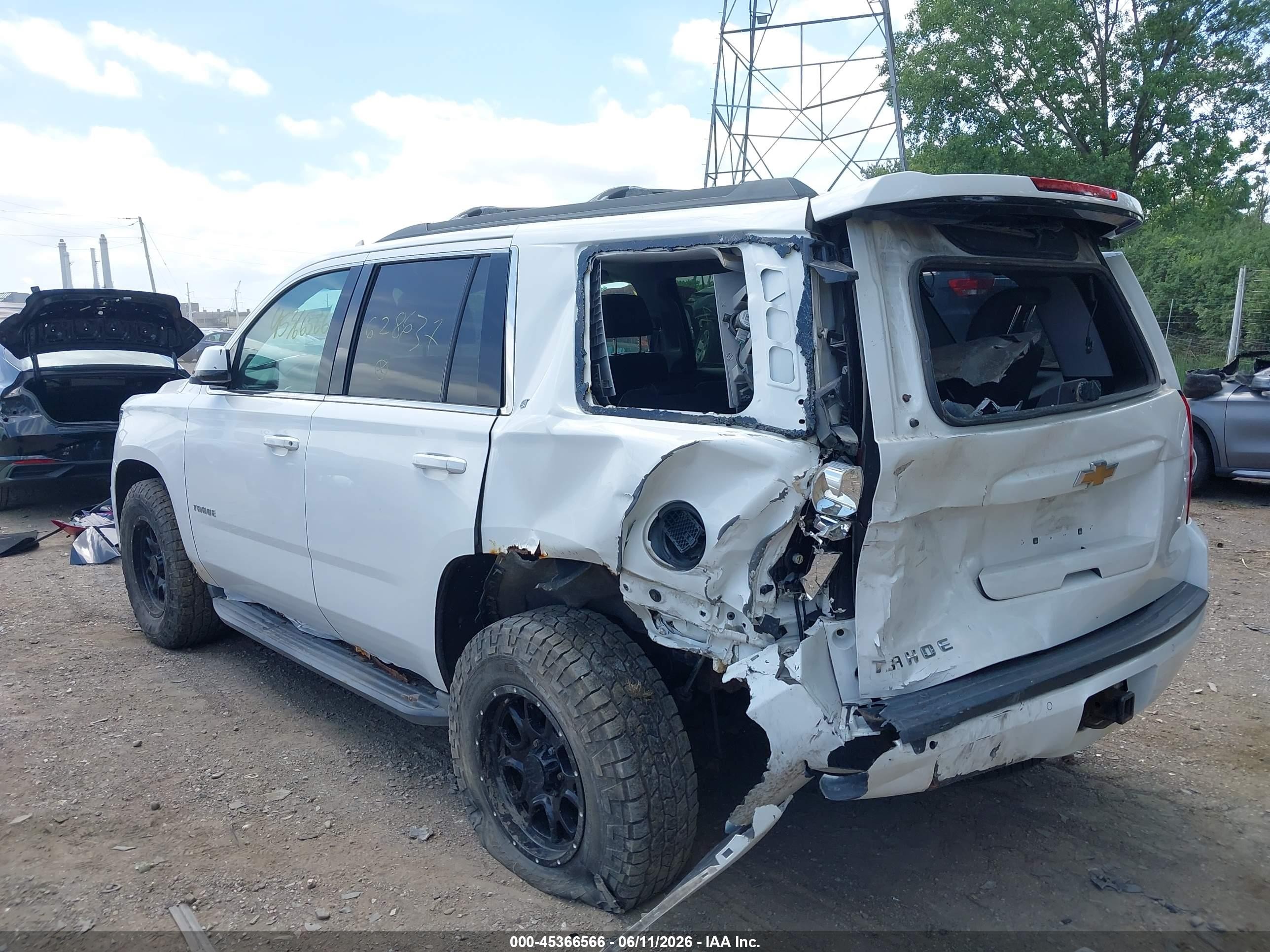 2015 Chevrolet Tahoe Lt White vin: 1GNSKBKC5FR628637