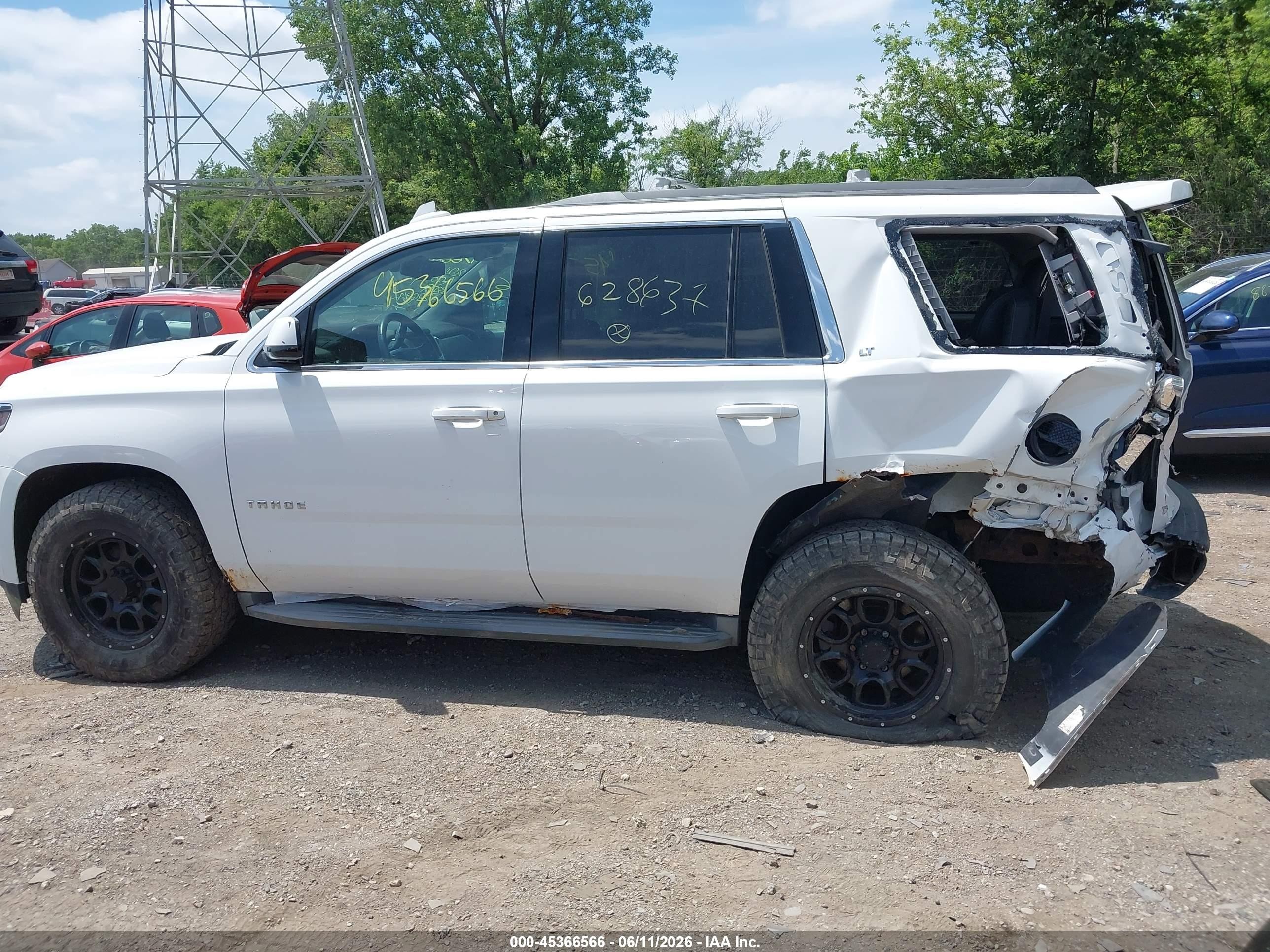 2015 Chevrolet Tahoe Lt White vin: 1GNSKBKC5FR628637