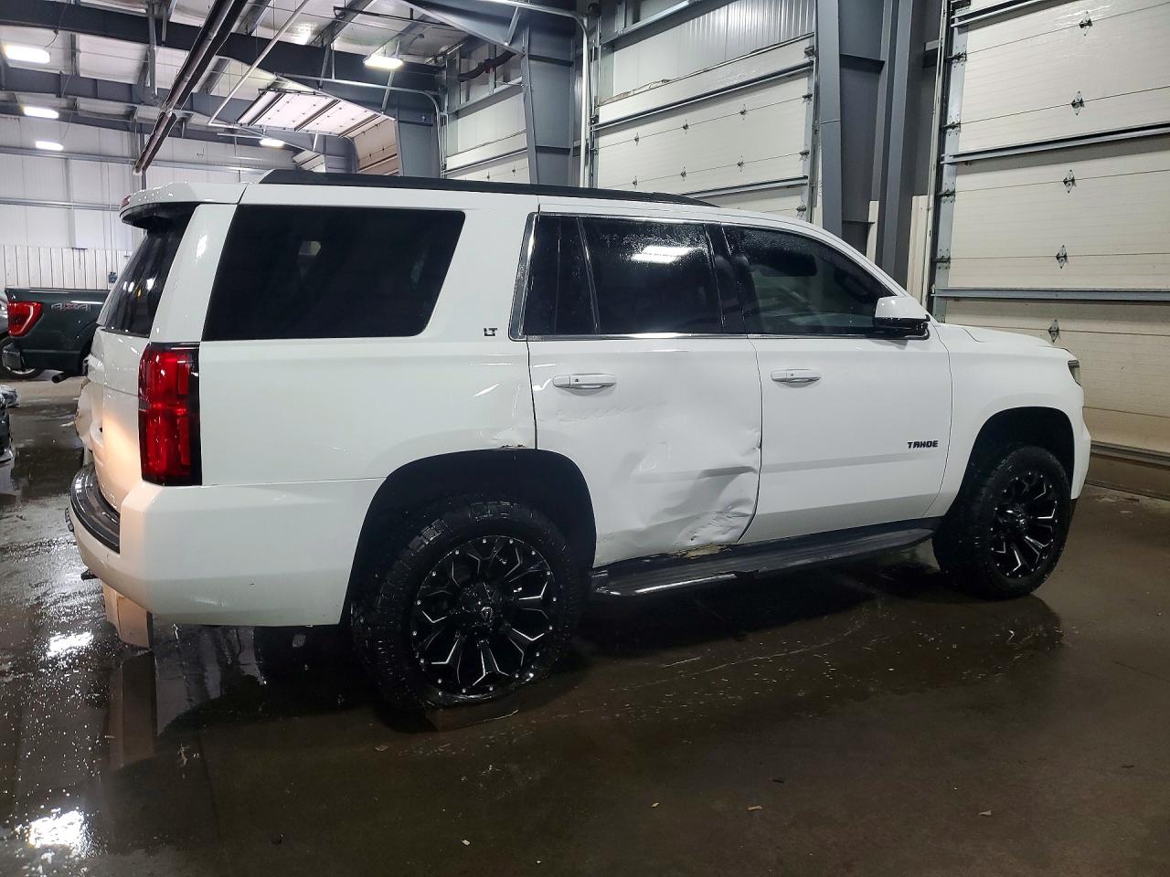 2015 Chevrolet Tahoe K1500 Lt Белый vin: 1GNSKBKC6FR572028